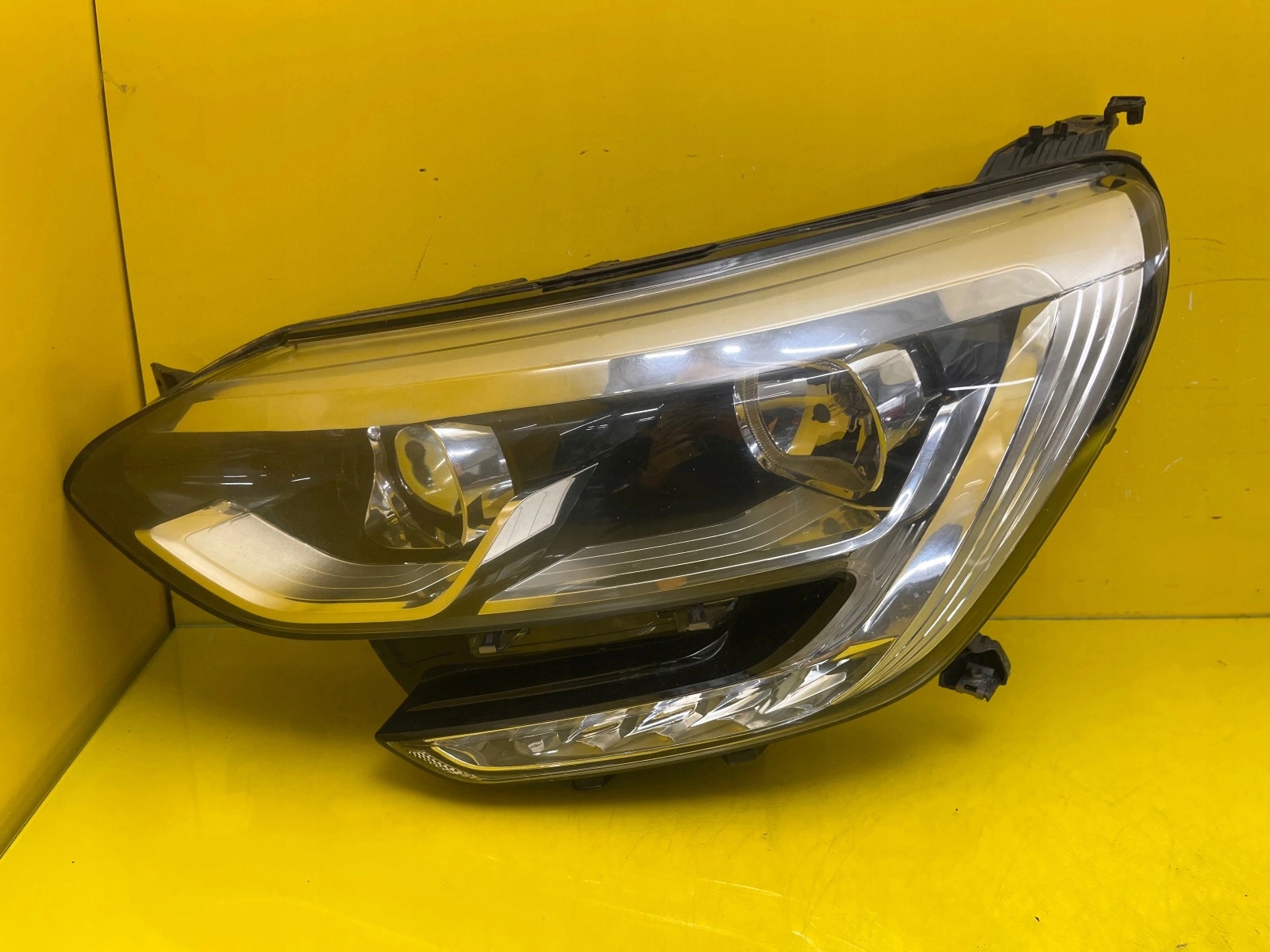 light left Renault Megane IV 4 Led lens 260603157R