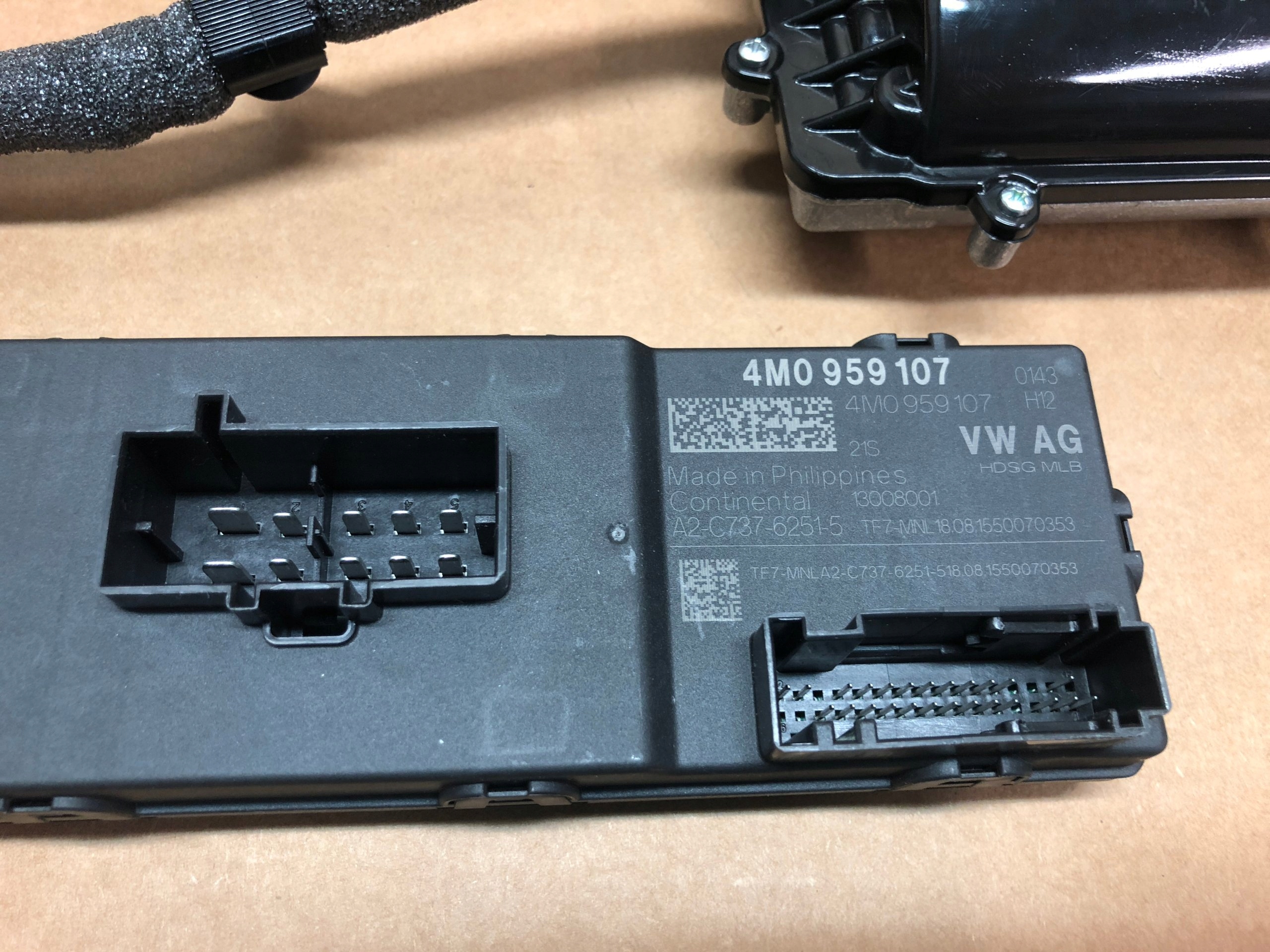 AUDI A4 8W B9 KOMBI electrical trunk door Z with the sensor