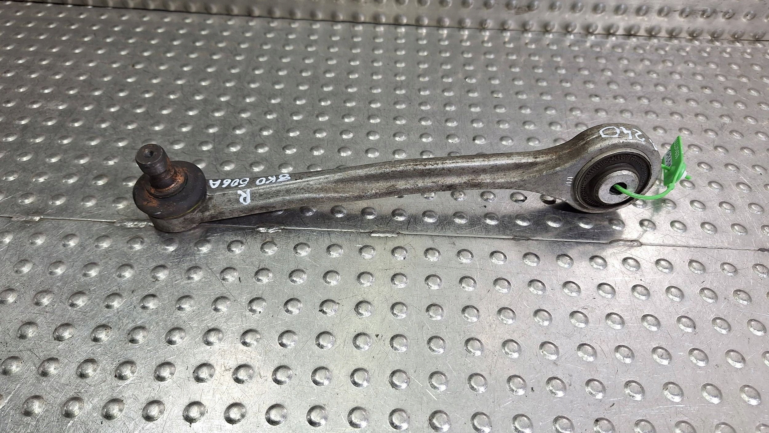 arm right front upper 8K0407506A 8K0506A AUDI A4 B8 A5 8T Q5 8R