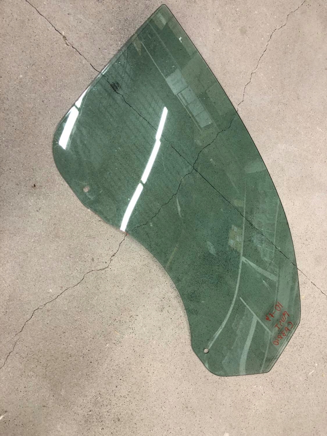 1303630 - Ford Mustang 2010-2014 10-14 лобовое стекло кабриолет