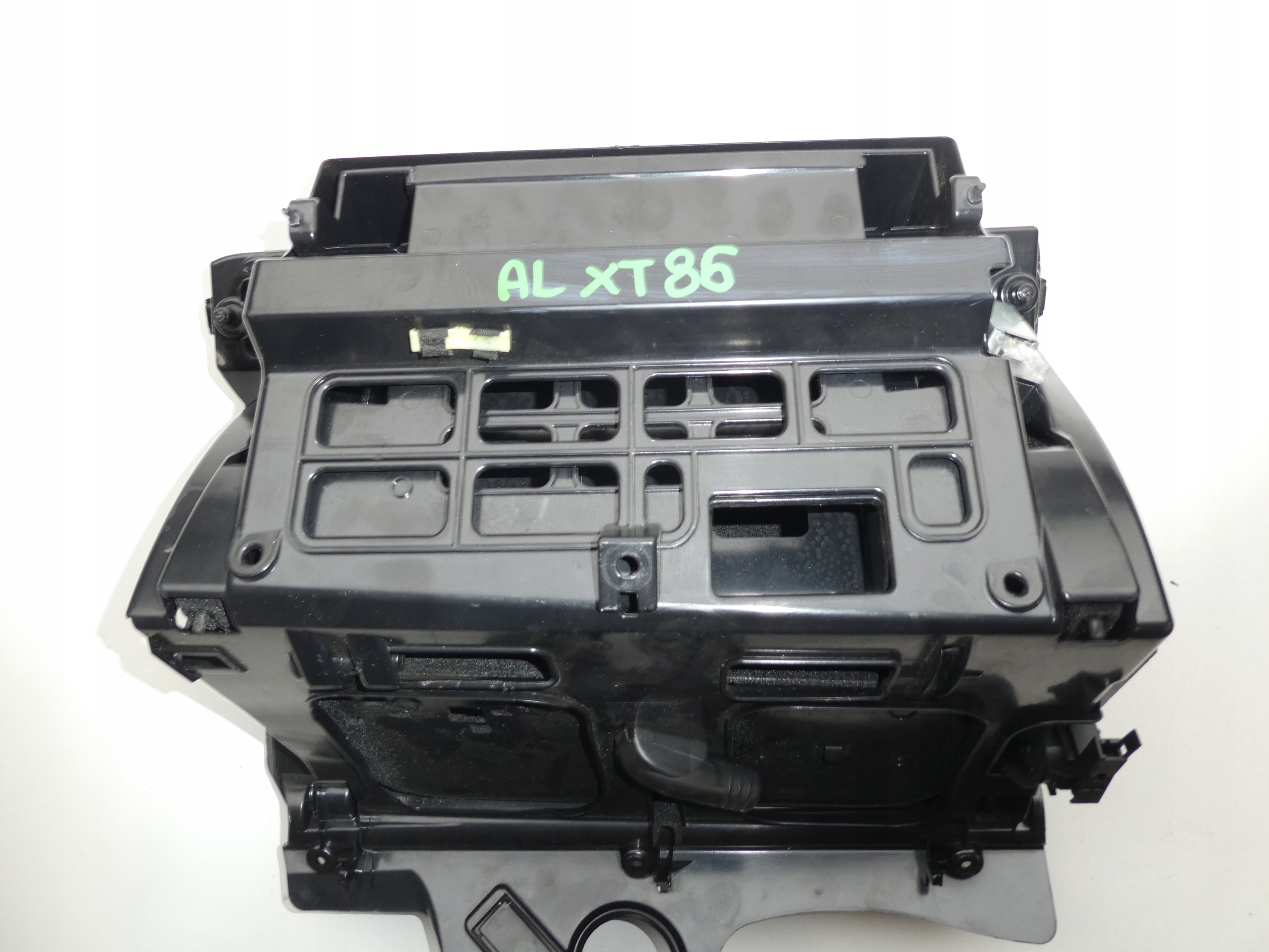 бардачок пассажира vw PASSAT B7 3C1857101L