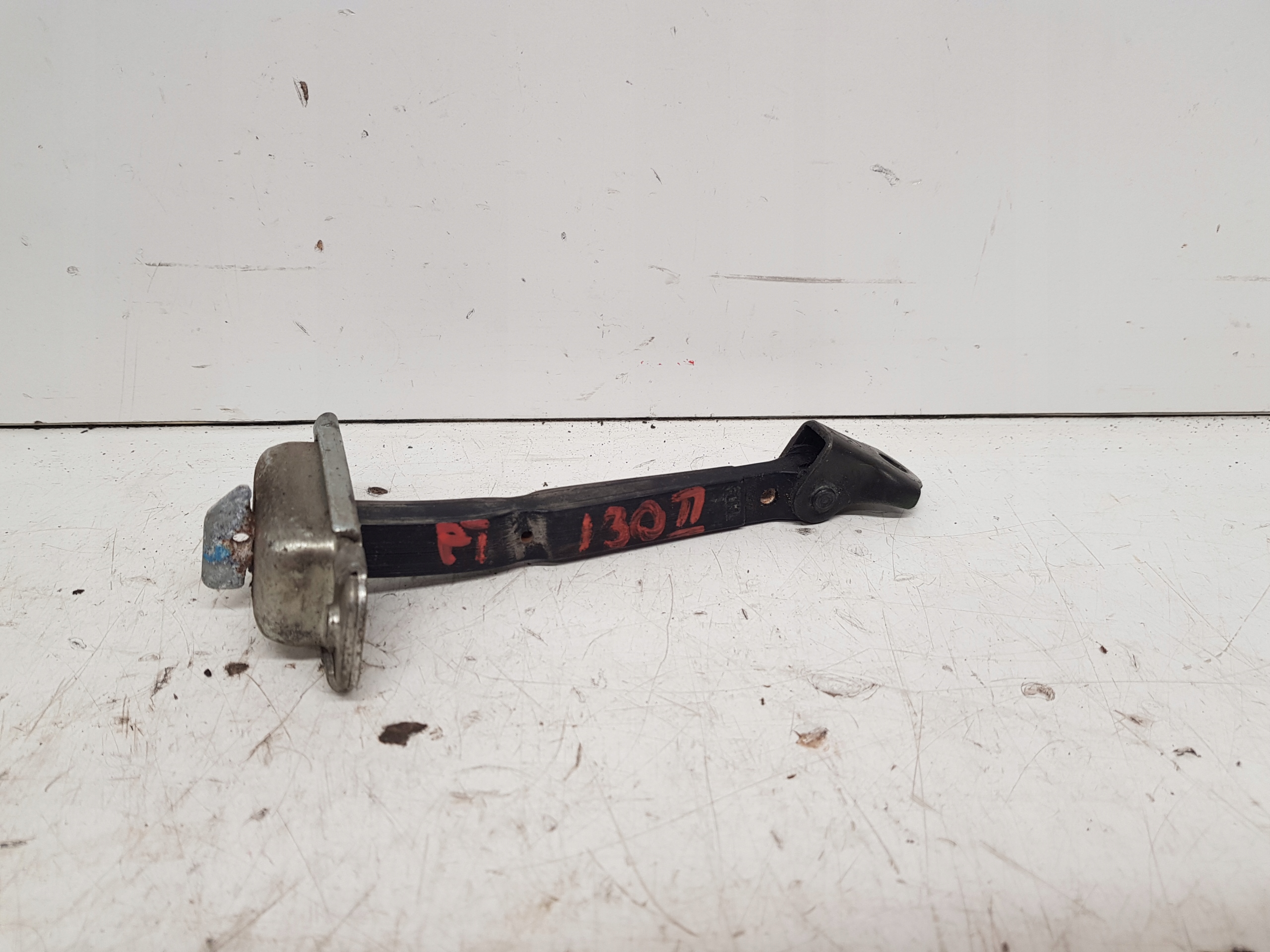 HYUNDAI I30 II limiter door left right rear part 2012