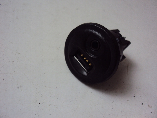 GNIAZDO AUX USB CITROEN DS5 FL 1 6D 2016 R