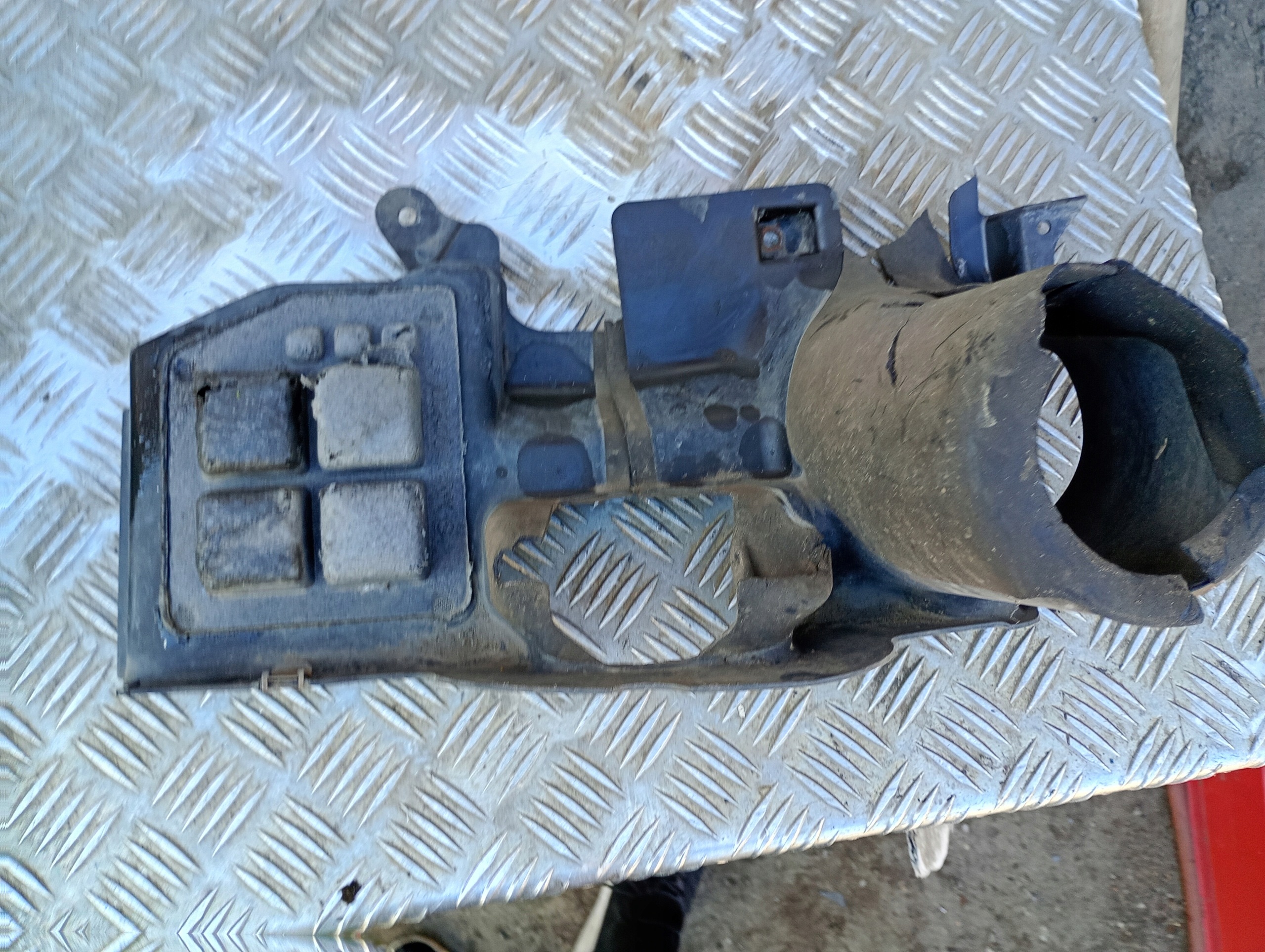 Blende Abdeckung przekladni links oder rechts vorne BMW E61 E60