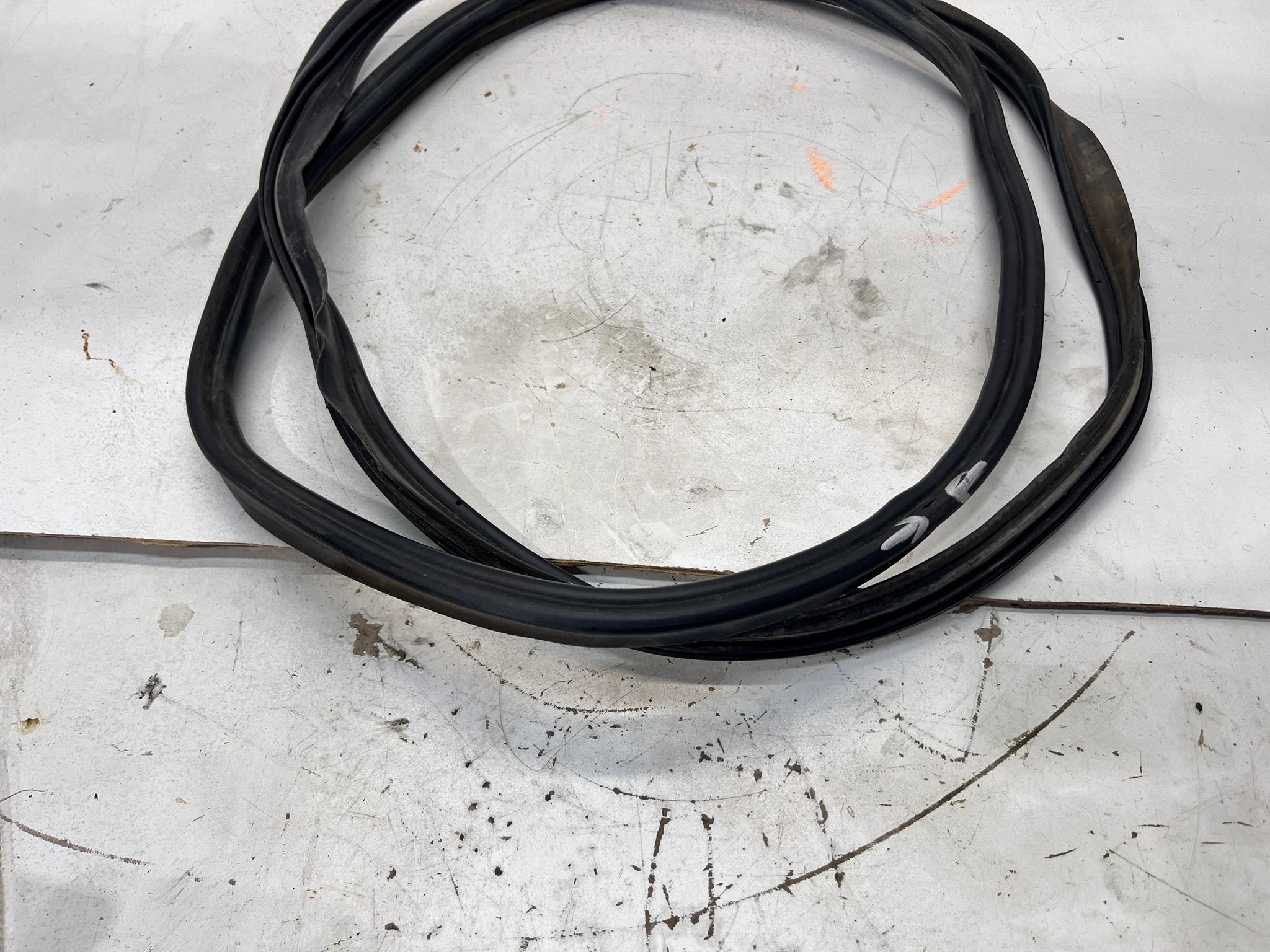 gasket bonnet boot AUDI A4 B8 AVANT 8K9827705E