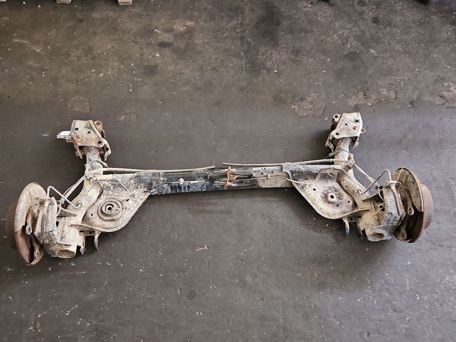 TYLNA BELKA OŚ TYŁ NISSAN JUKE I F15 10-19