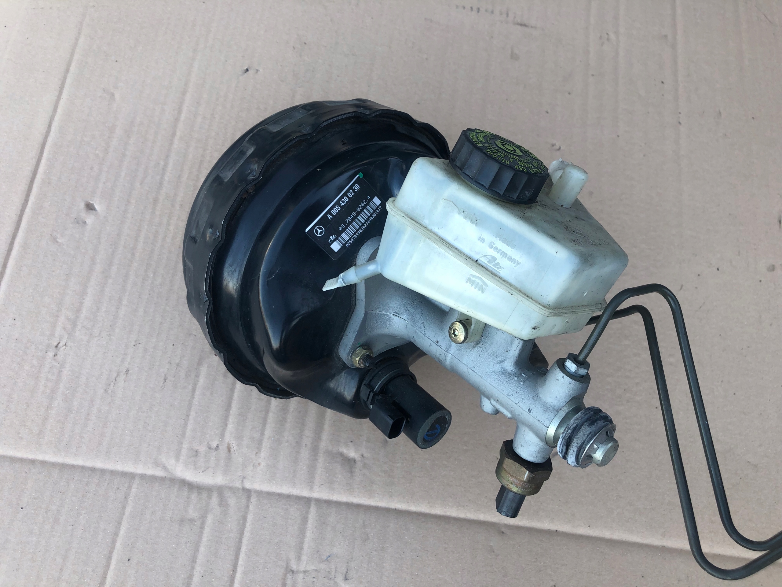 A0054300230 - Гальмівний циліндр серво MERCEDES-BENZ W203