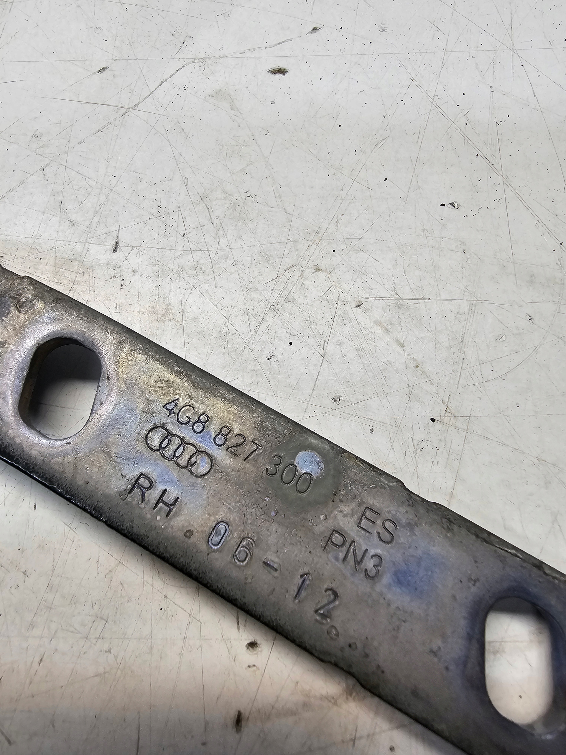 hinge bonnet right rear part AUDI A7 4G 4G8823300