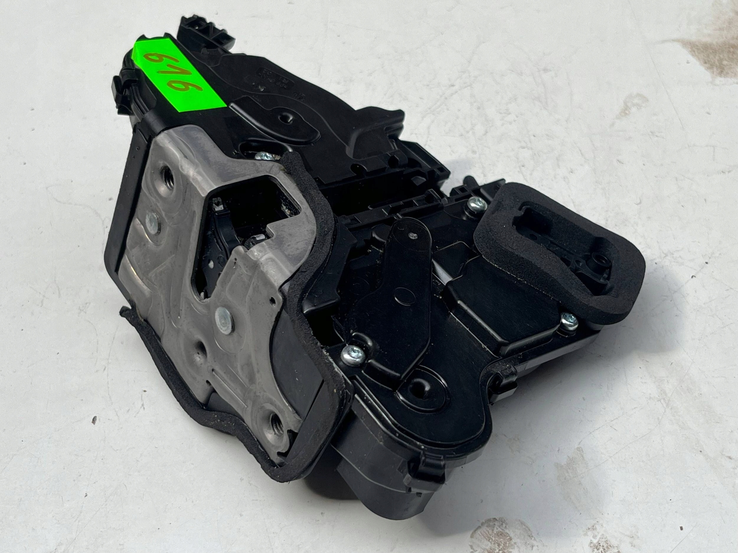 VOLKSWAGEN T-ROC lock door right front 3J1837016 @M
