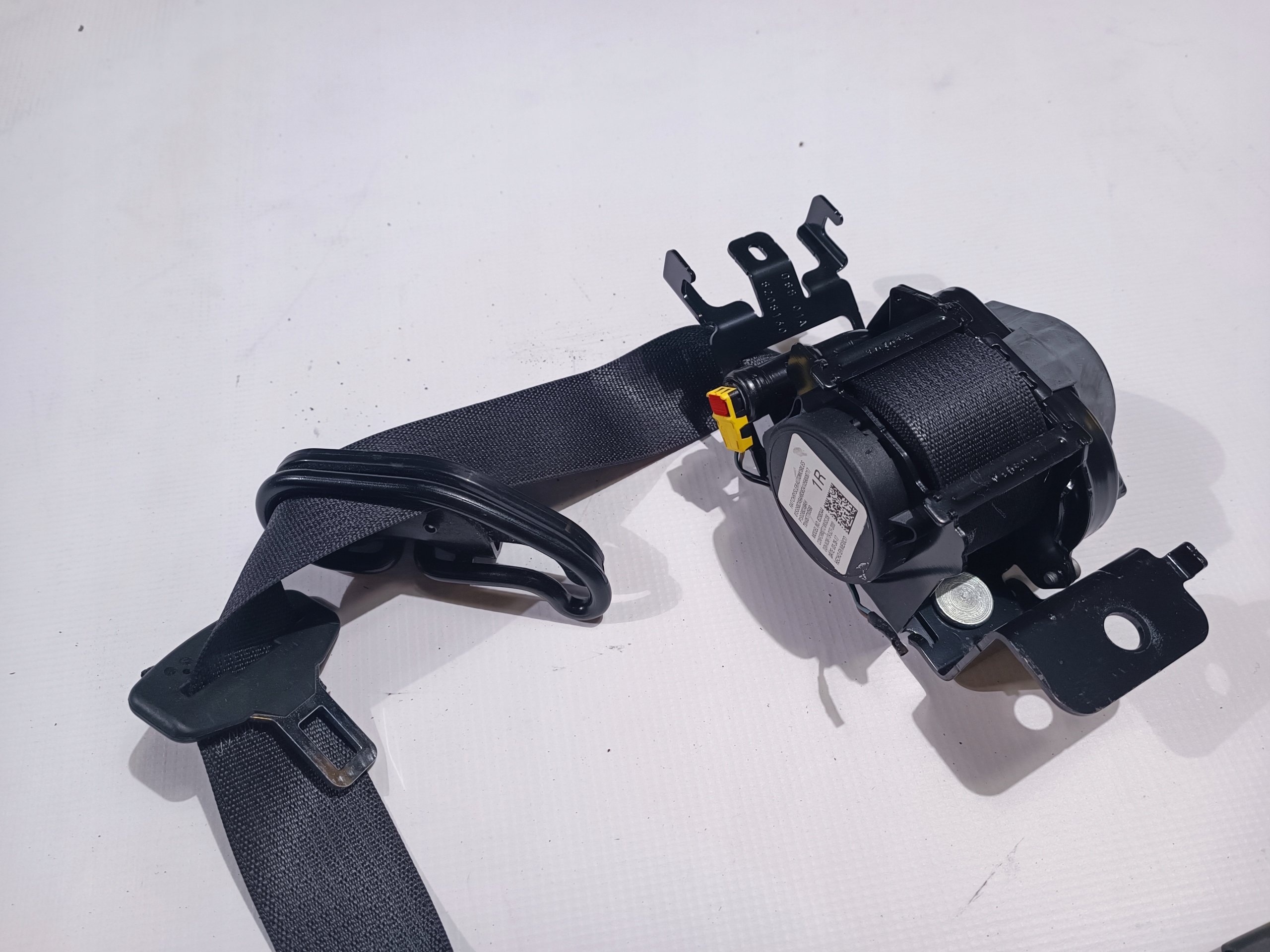tension belt safety front front right Dodge Charger 2015