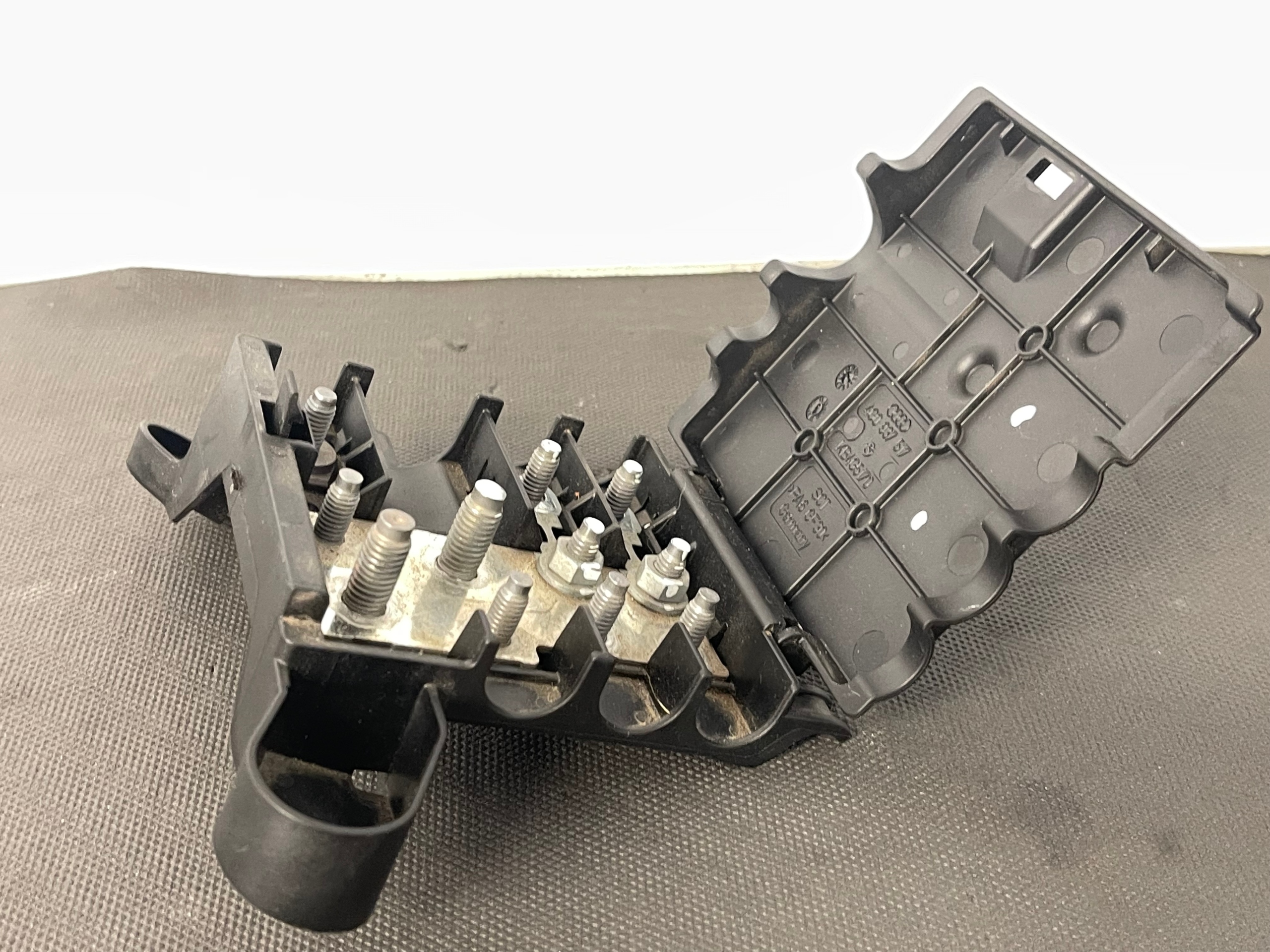 Rozdzielacz Pradu obal AUDI A6 C7 A7 4G0937517