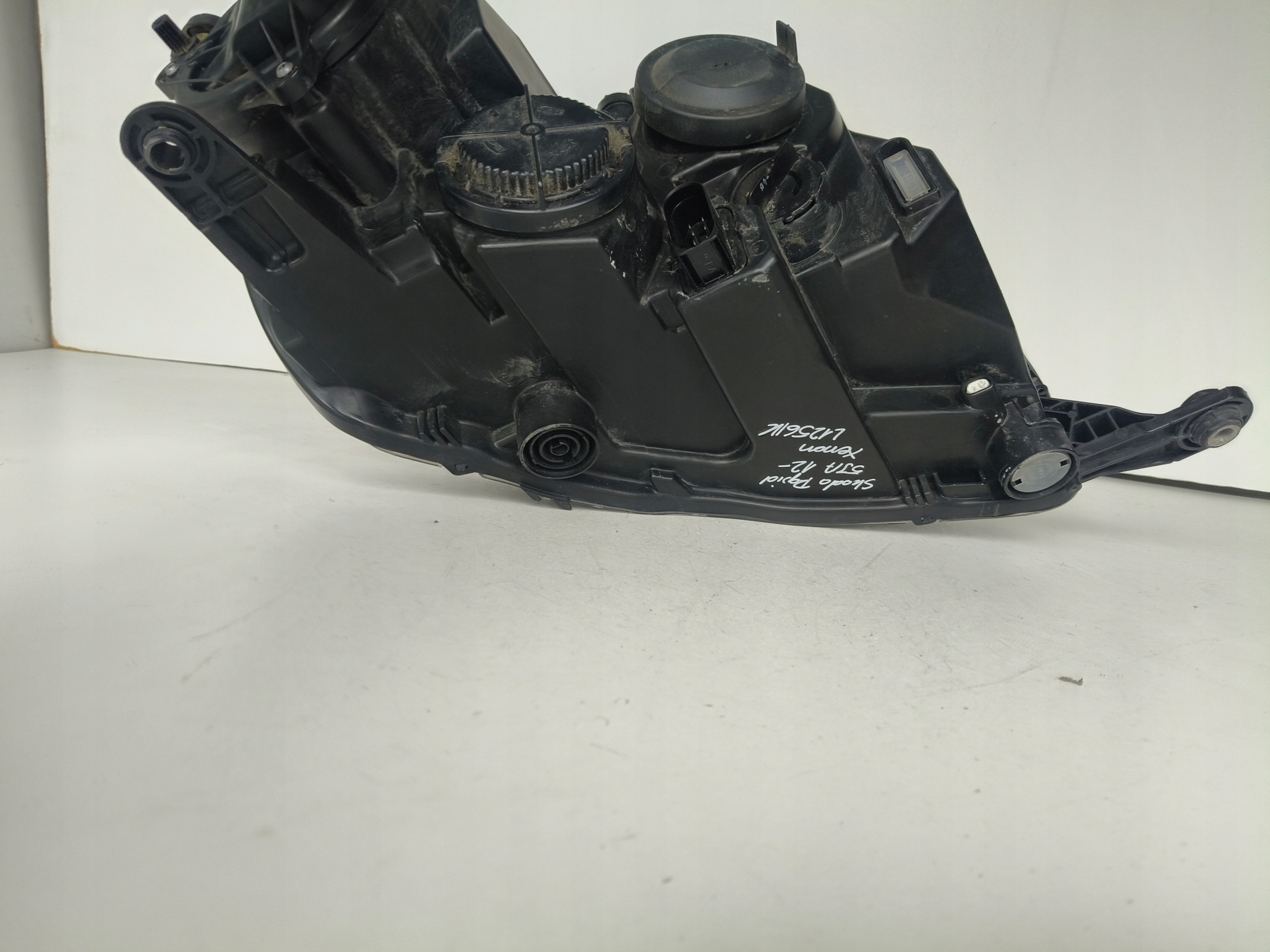 light left REFLEKTOR SKODA RAPID 5JA 12- XENON
