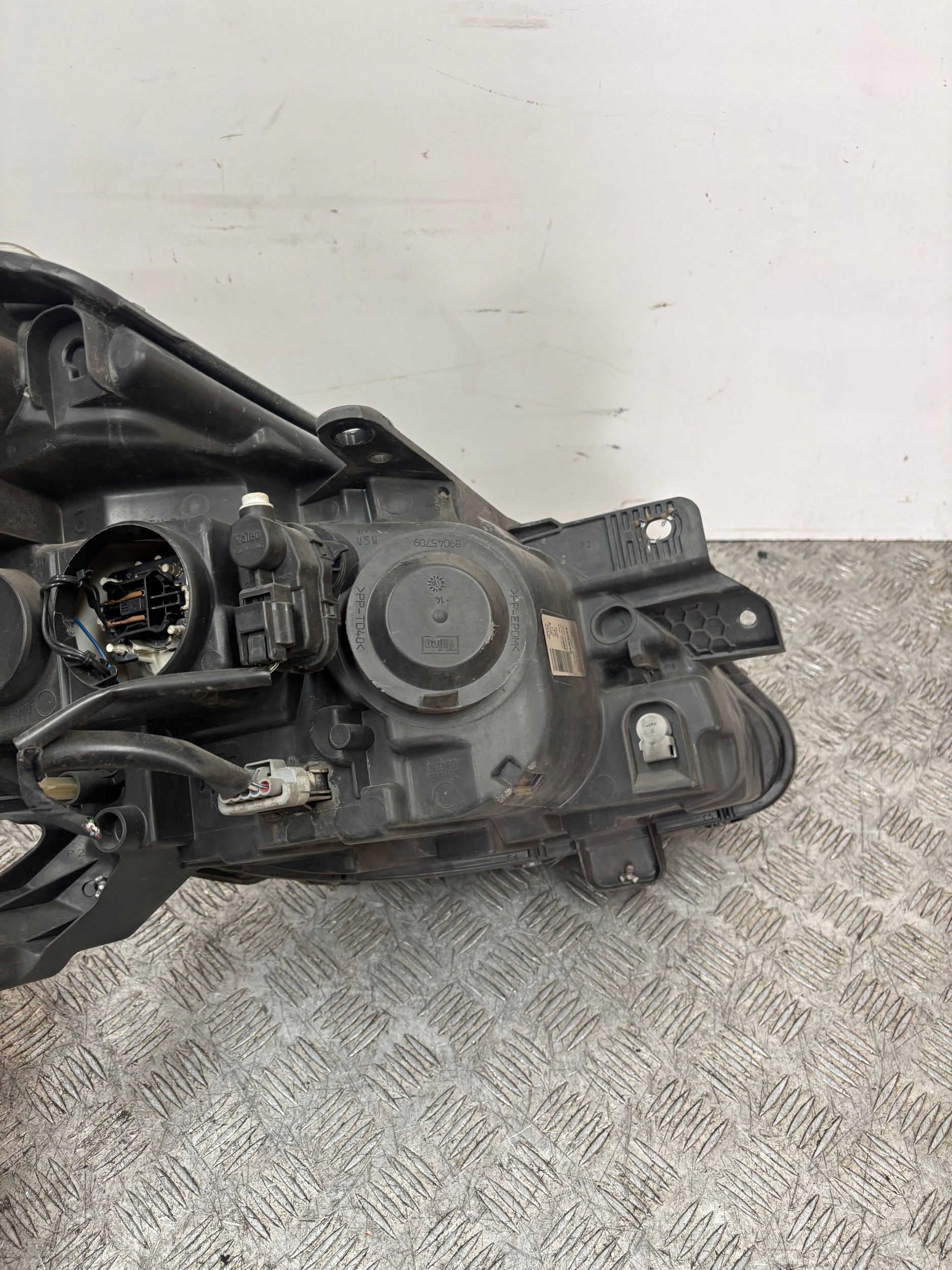 REFLEKTOR light left RENAULT CLIO 3 III LIFT 09- 8200892497
