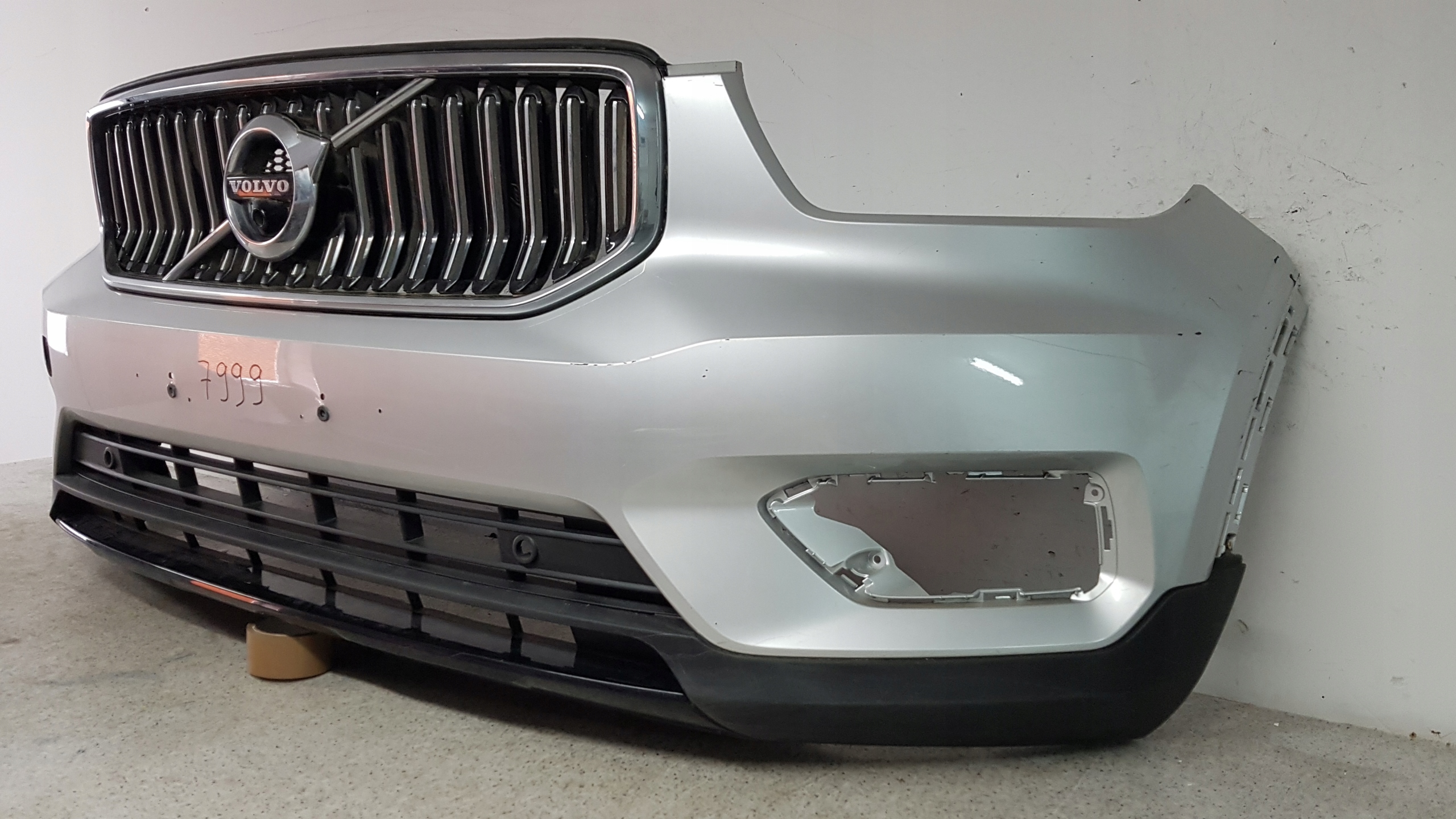 VOLVO XC40 XC 40 2017 - bumper front 7999