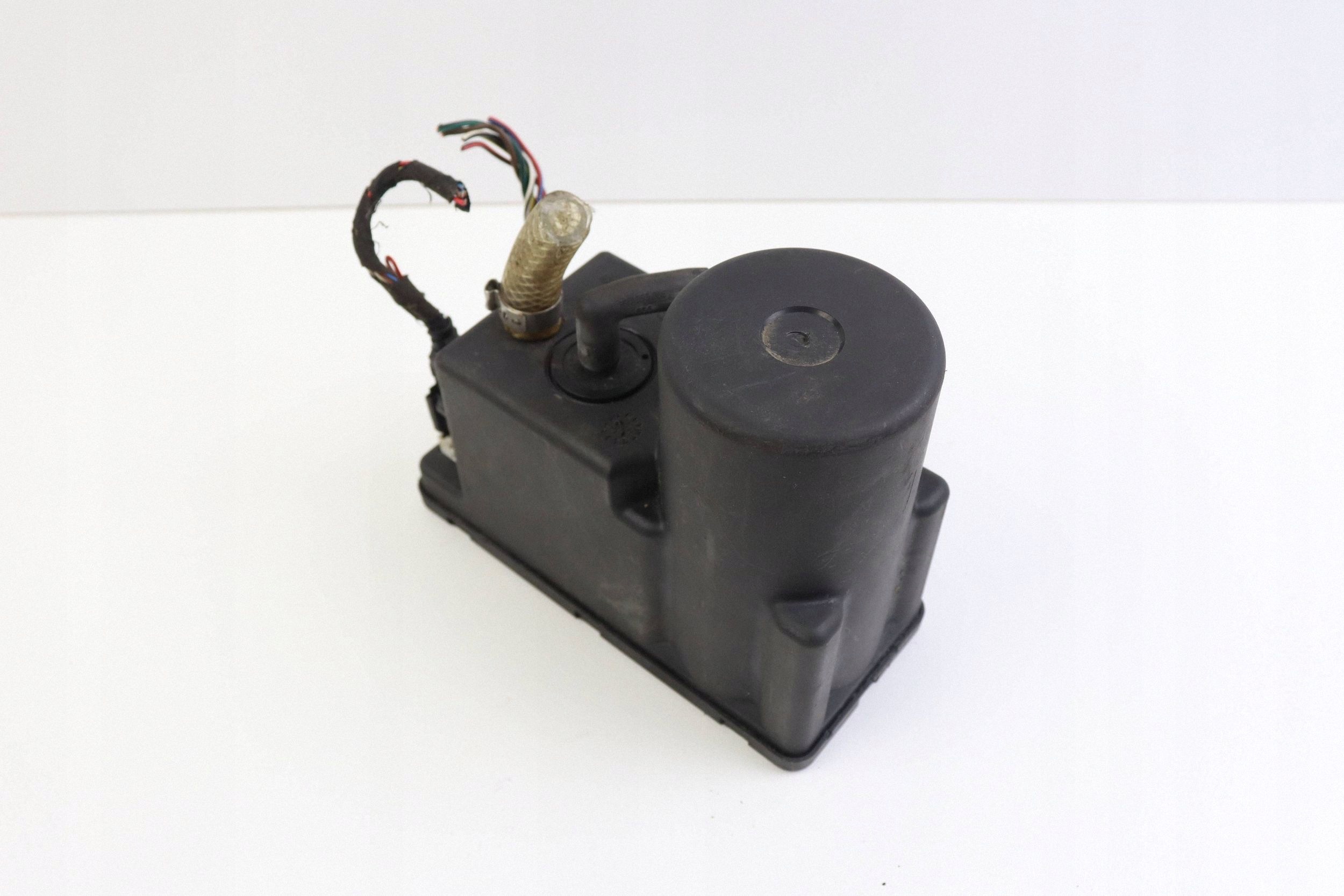 AUDI A4 B5 A3 8L 80 B4 pumpa centralnog brave 4A0862257A