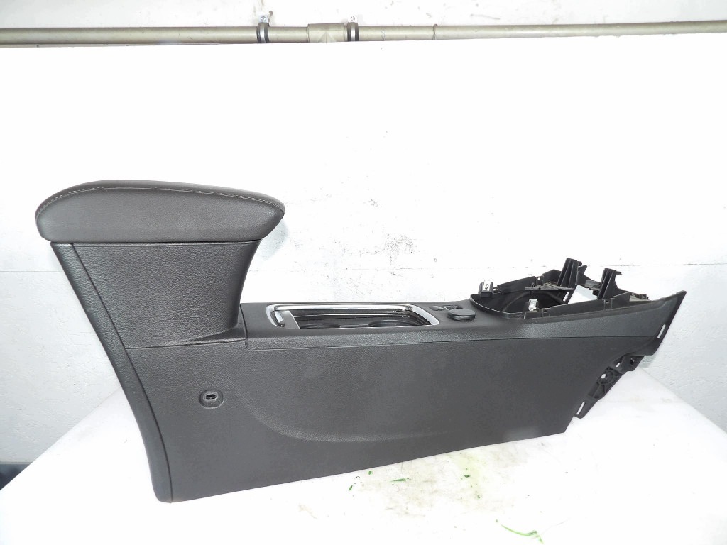 OPEL ASTRA K KOMBI TUNEL mitte