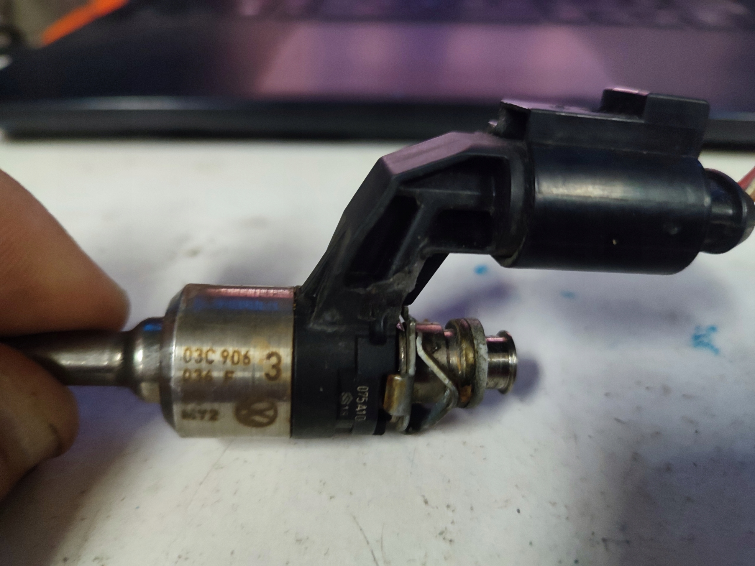 nozzle injector VW GOLF 5 V 1.4 TSI 122 KM 03C906036F