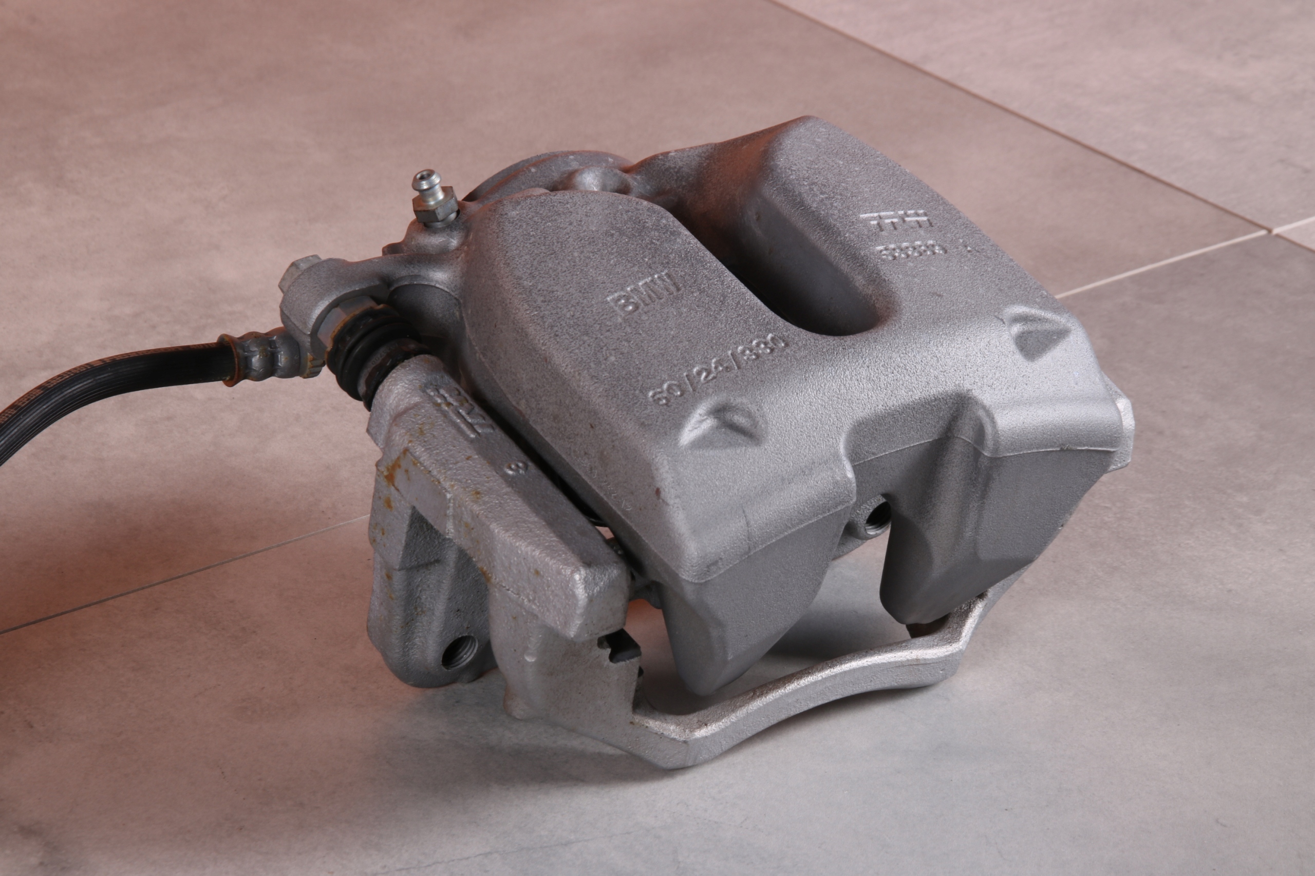 BMW G30 G31 caliper brake left front front 6872799 60/24/330 31 km !!!