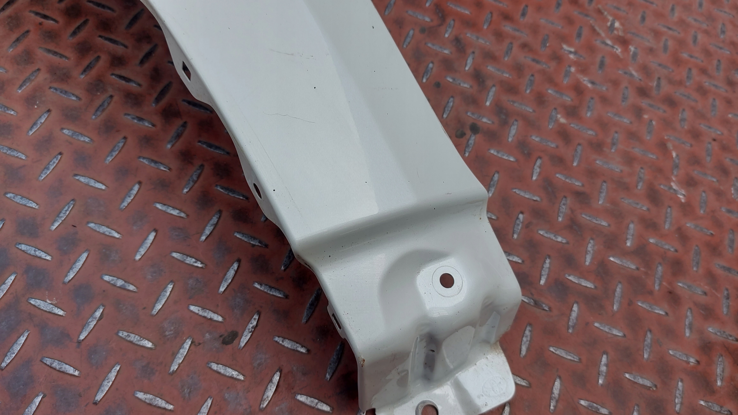 fender left front TOYOTA LAND CRUISER J150