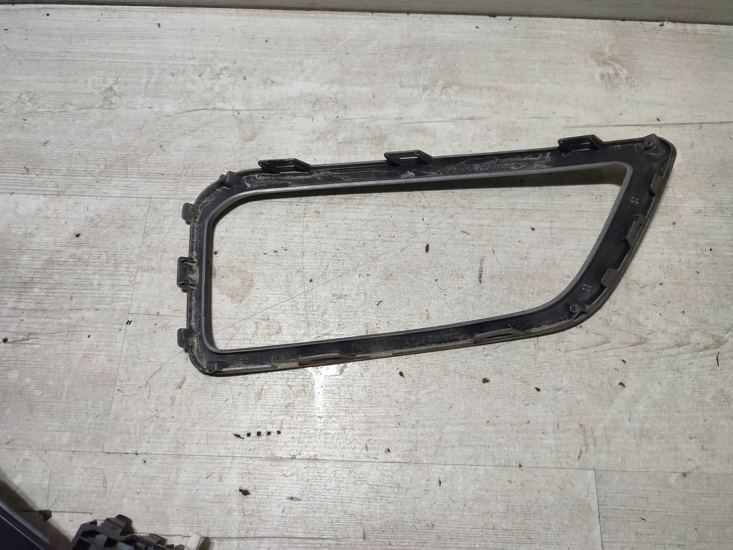 Hyundai Kona and 2018 front side right grille, zaslepki