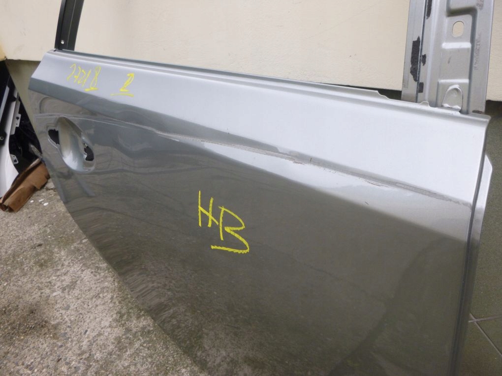 TOYOTA AURIS II HB 12- door right rear.