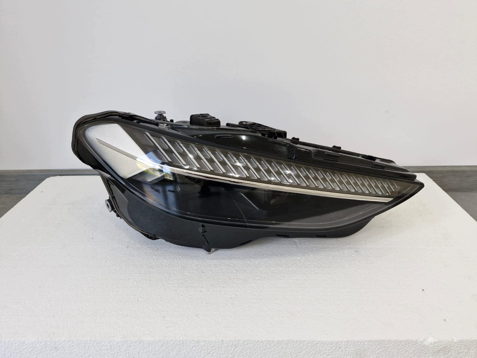 light right Audi A5 B10 FULL LED