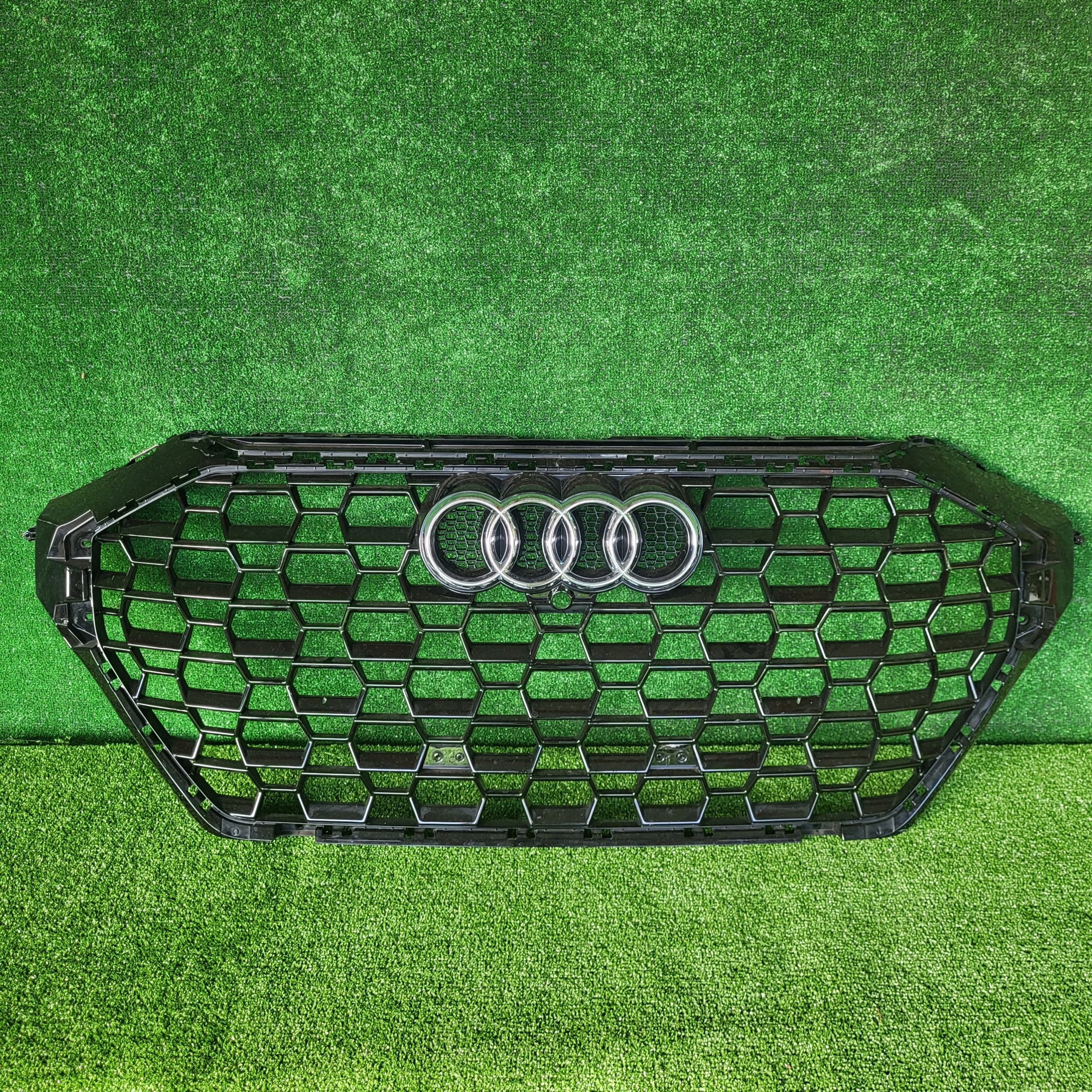 Audi Q3 II 83A RSQ3 SQ3 решетка радиатора 83A857651D состояние