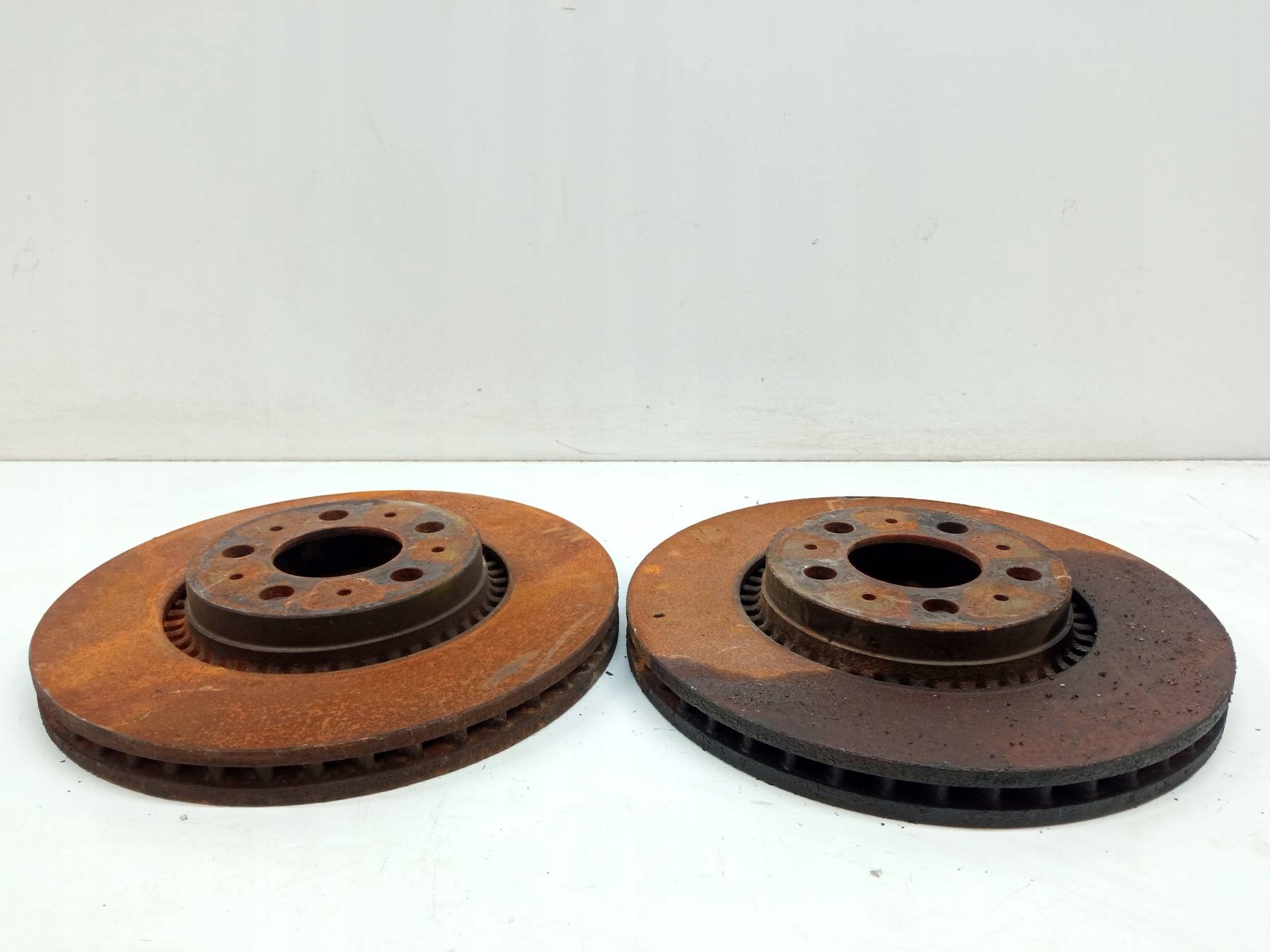 disc brake left right front 305 MM 2.5 T 210 KM Volvo S60 and