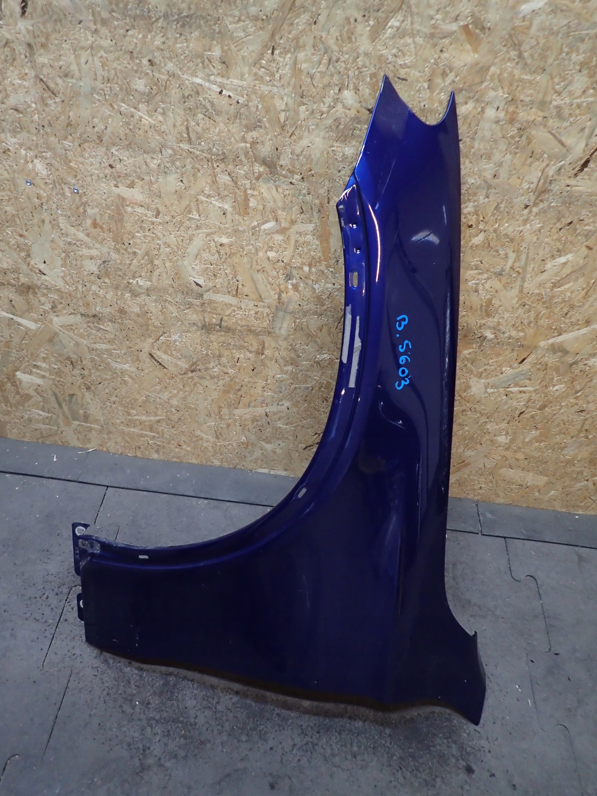 FENDER FRONT LEFT MERCEDES GLC W253