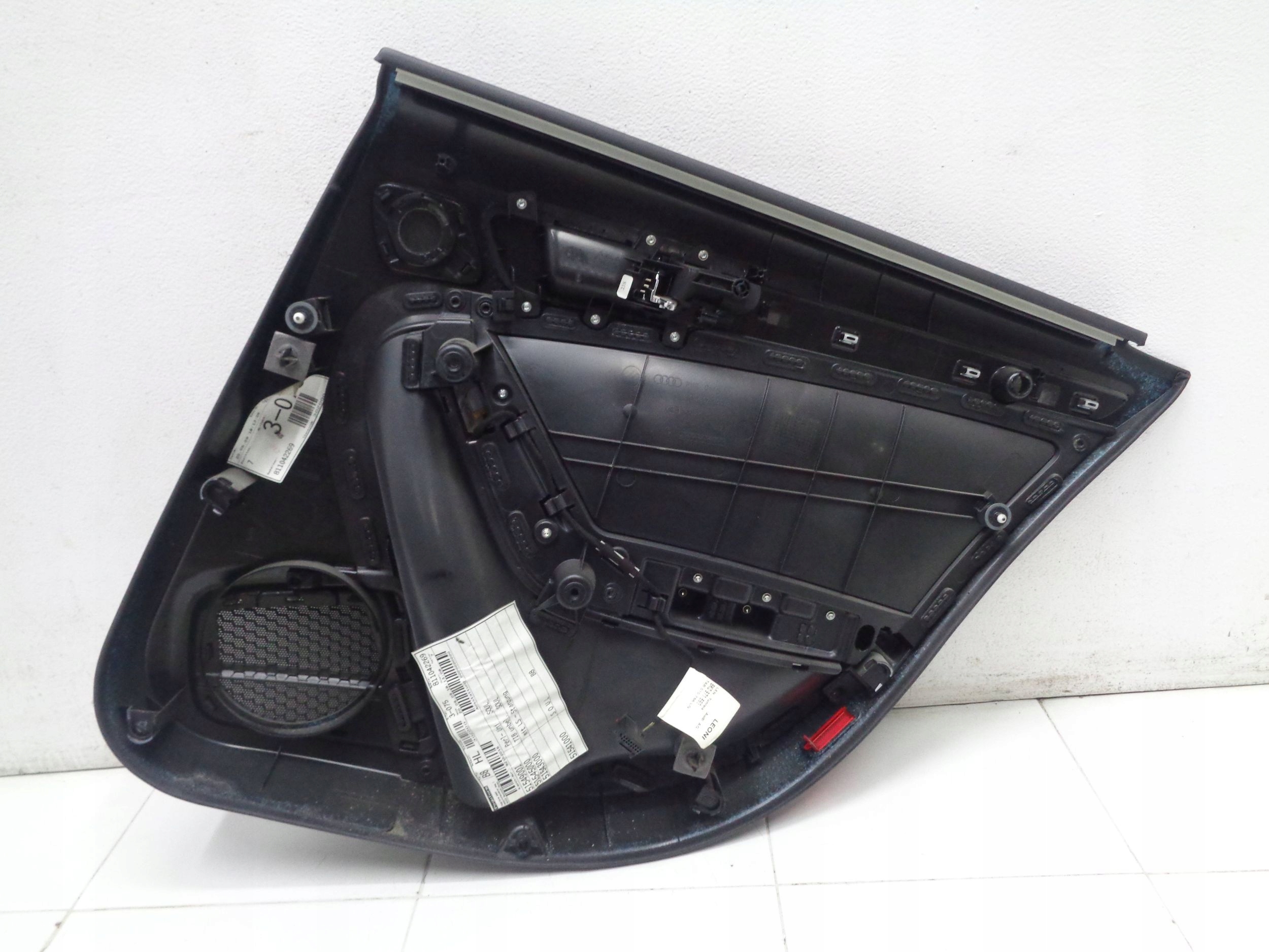 AUDI A4 B8 KOMBI upholstery side door left rear part 08R