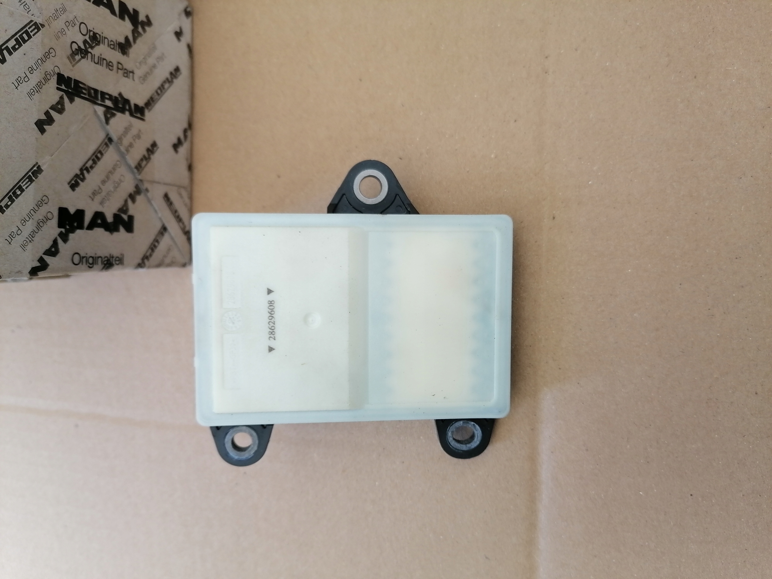 RADAR BOCZNY MAN TG3 TGX EURO 6 81258131084