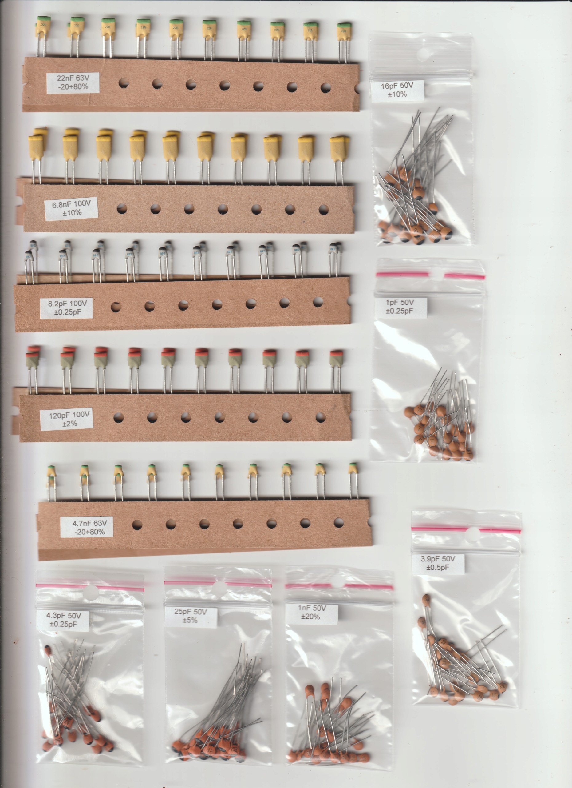 [780szt] Zestaw Kond. Ceram. Tht R=2.54mm 39x20szt