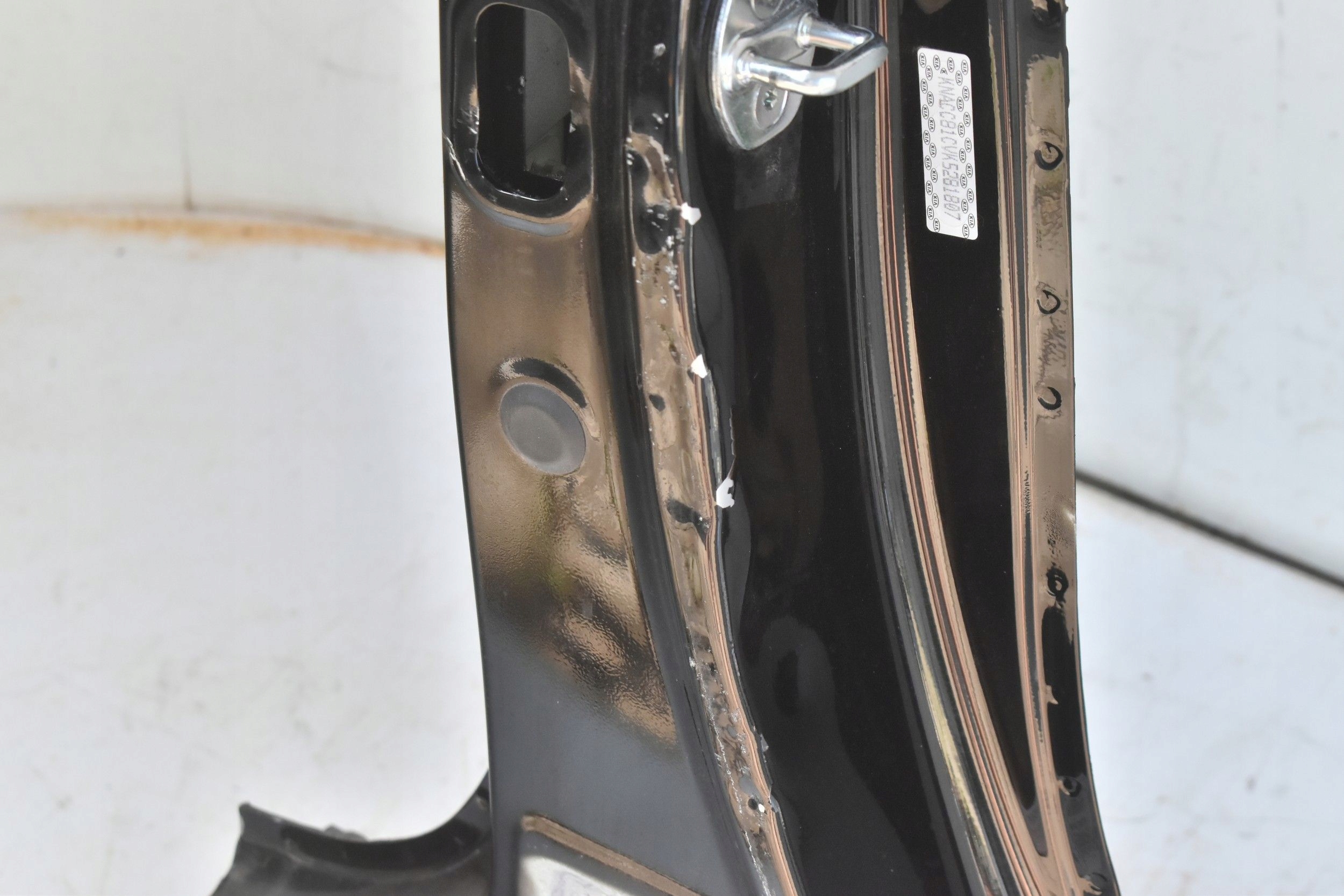 PRÓG PRAWY PRZÓD SŁUPEK KIA NIRO 16- Kolor czarny