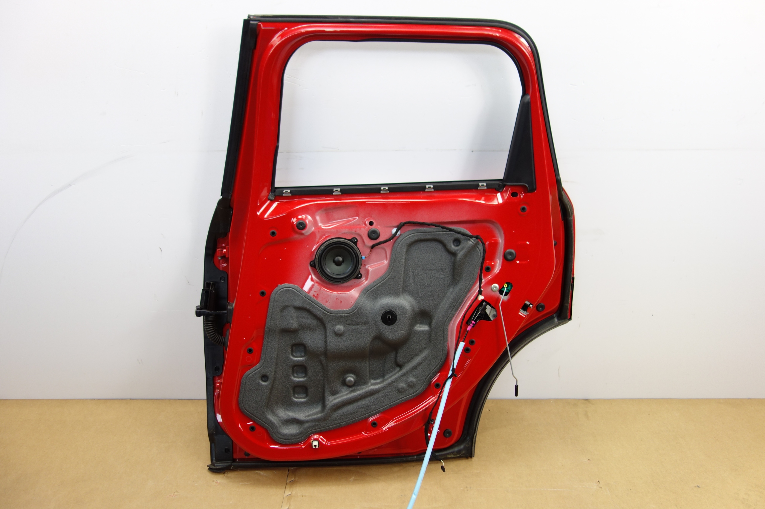 DRZWI PRAWE TYLNE MINI F60 LIFT 851 CHILI RED Producent części Mini OE