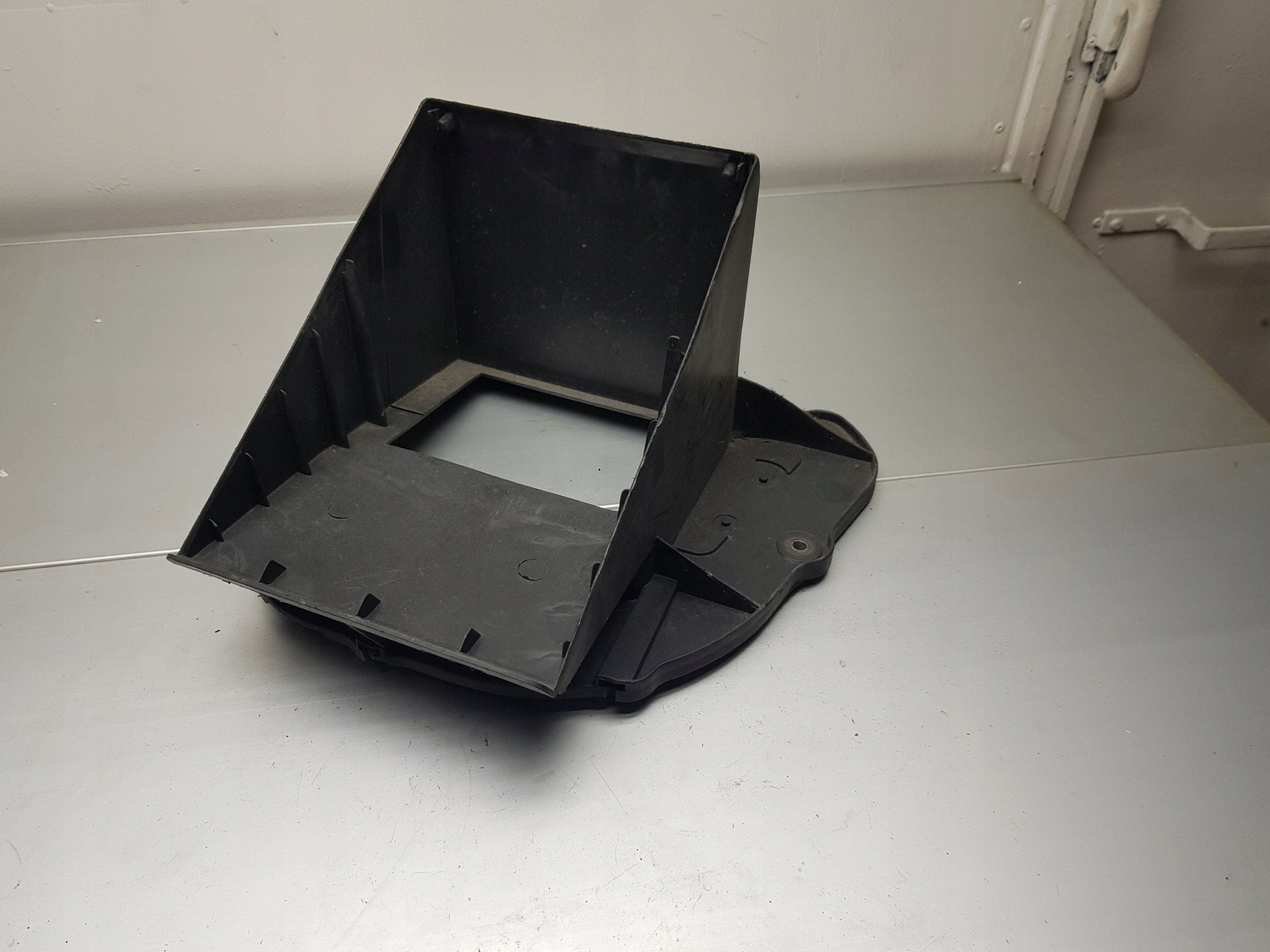 Iveco Daily 06 13 3802817 wlot filtra kabinowego