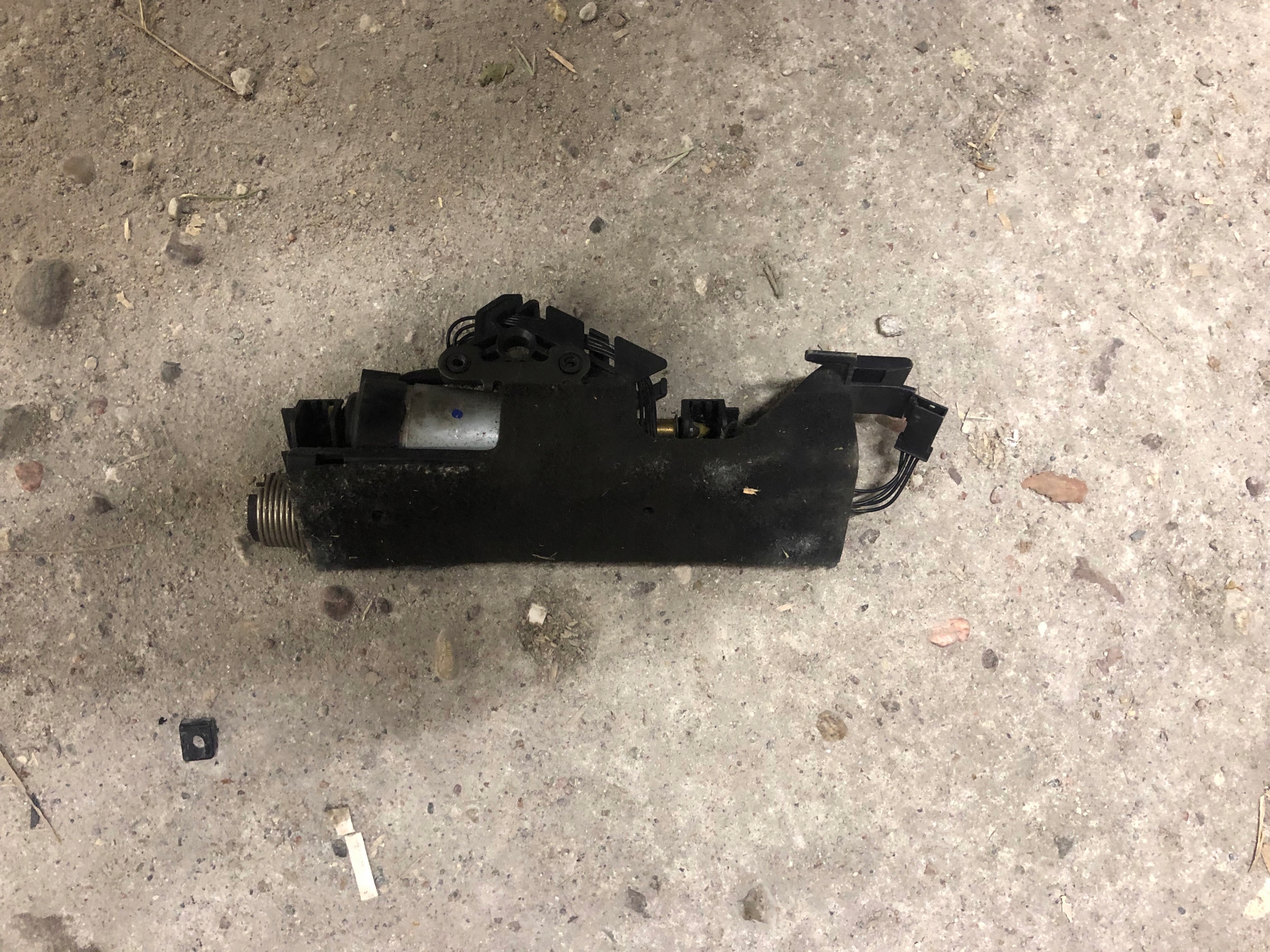 MERCEDES W221 SILNICZEK ZAGŁÓWKA 2219700125 Producent części Mercedes-Benz OE