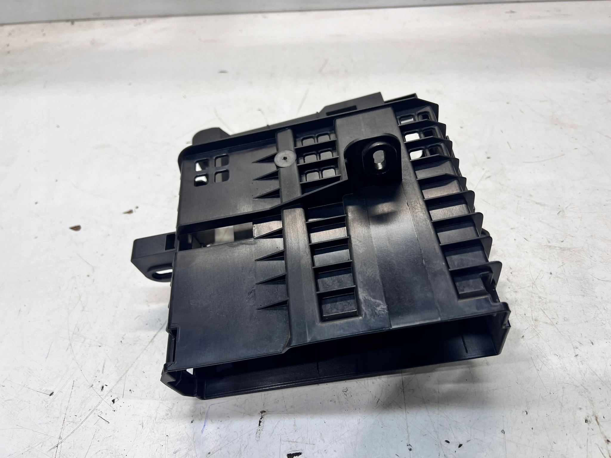 Halter Halter der Navigation AUDI Q5 8R 8R0035209B