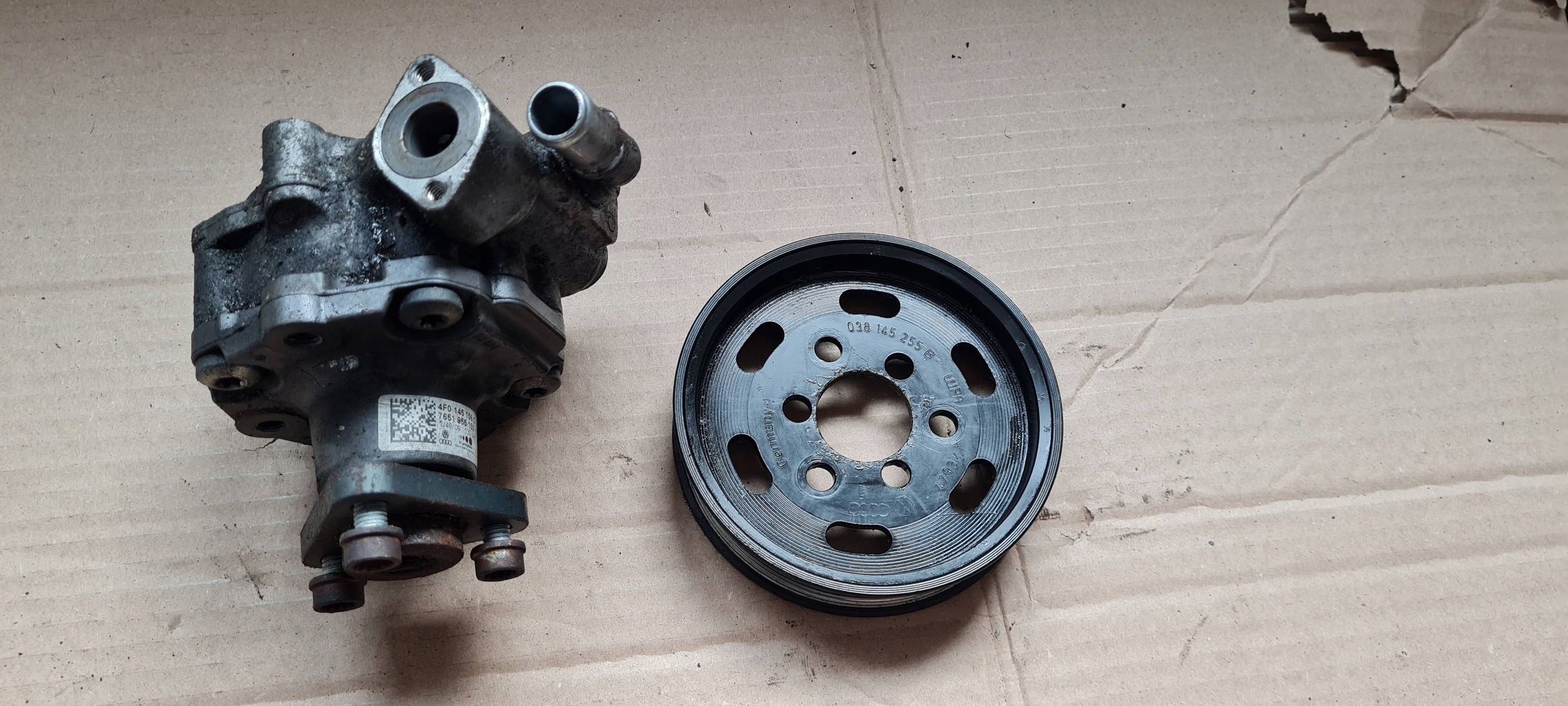 A6 C6 LIFT servo pump wheel 2.0 TDI 4F0145156C