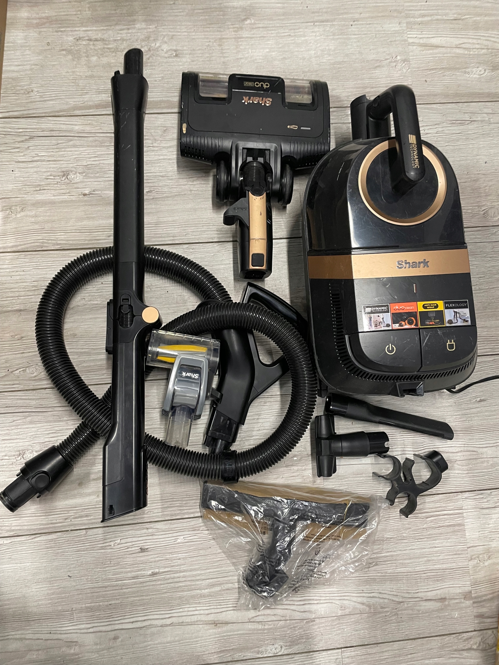 Odkurzacz bezworkowy Shark CZ500EUT EAN (GTIN) 622356244626