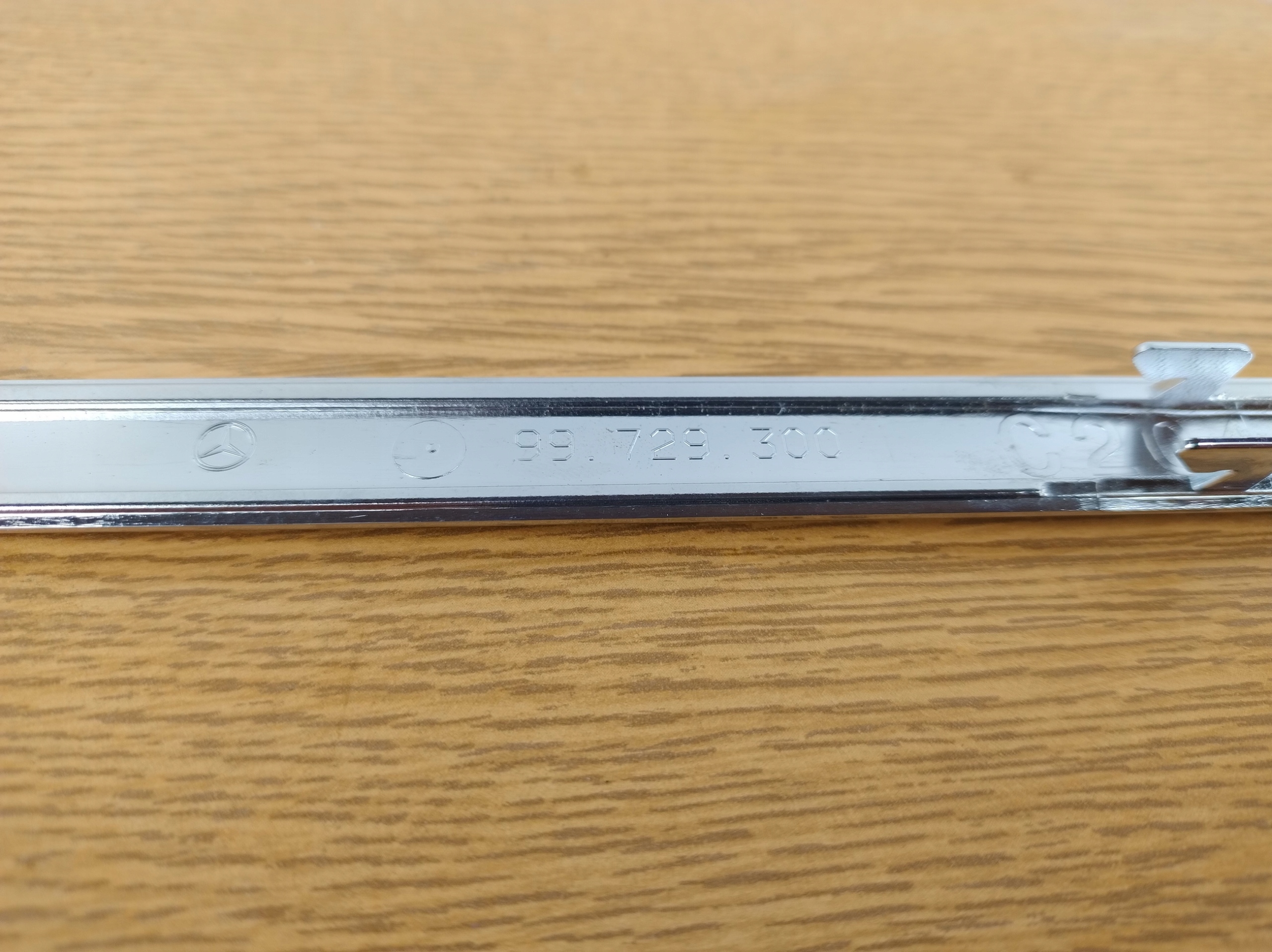 MERCEDES C-KLASA W204 left moulding CHROM grille
