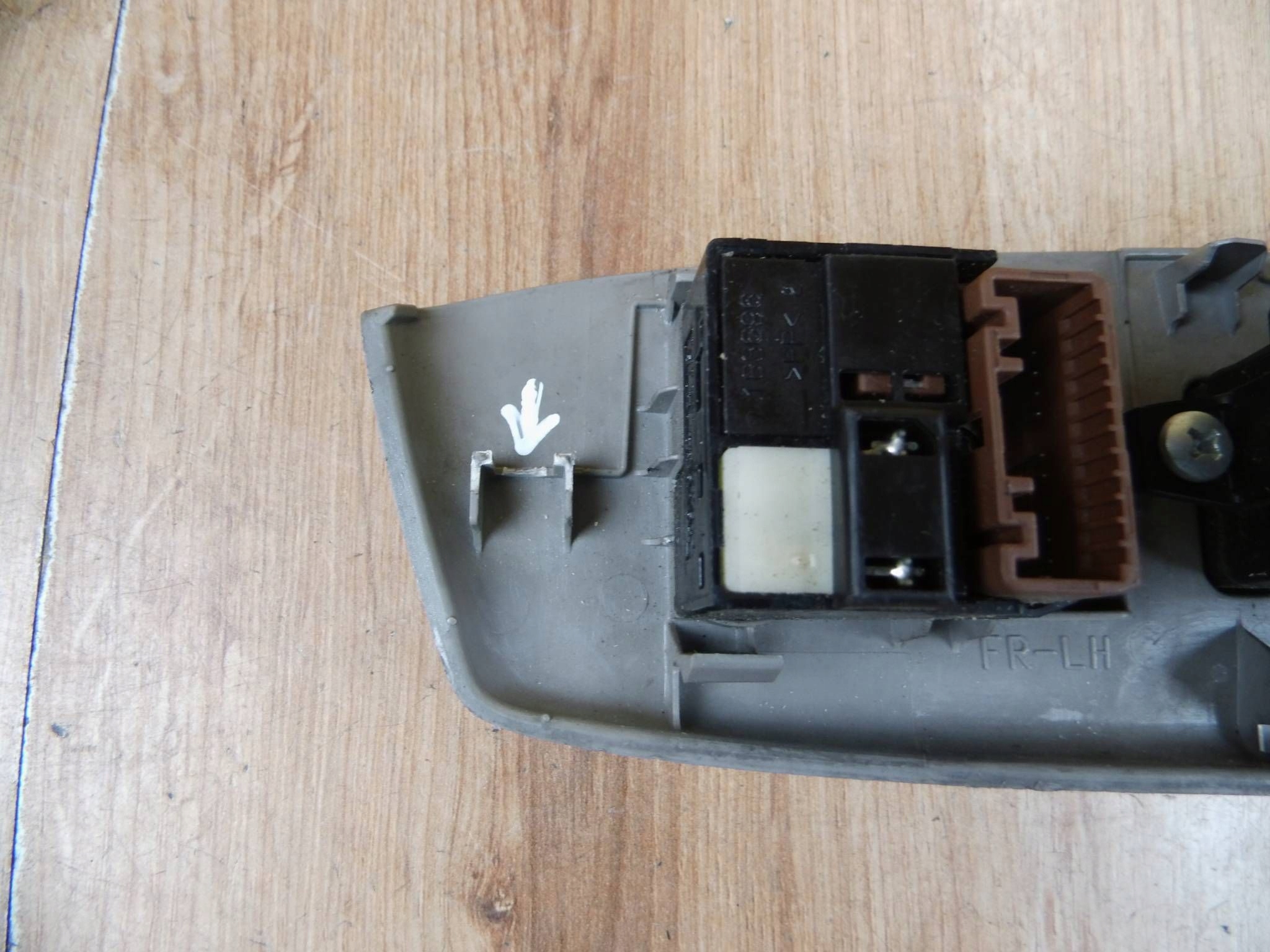 Toyota Prius+ plus panel window control switch left front front ALL AUTO