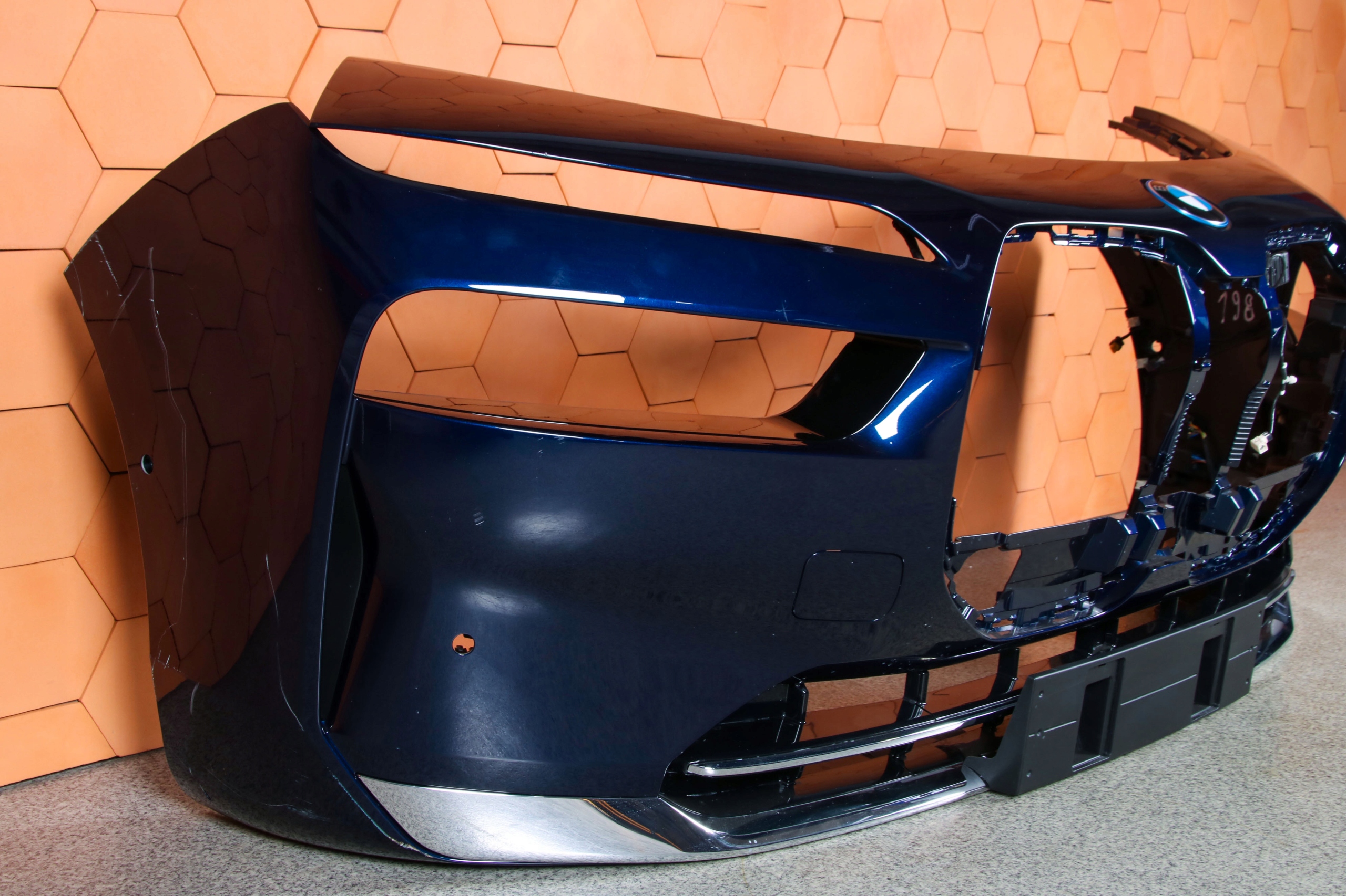BMW 7 G70 i7 nárazník předek přední barva C3Z