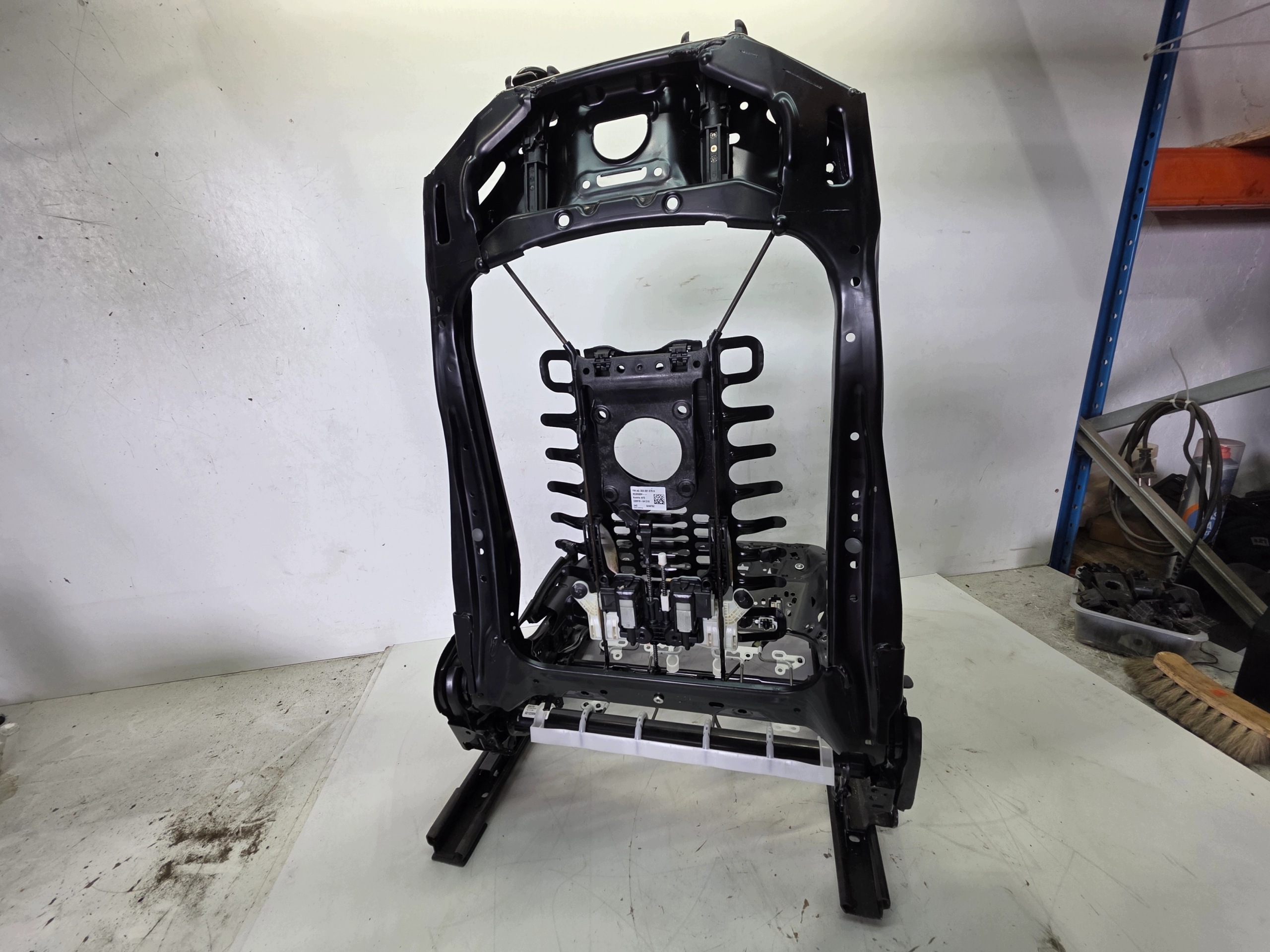 support seat left AUDI A6 C8 4K0881045AN 4K0881105G