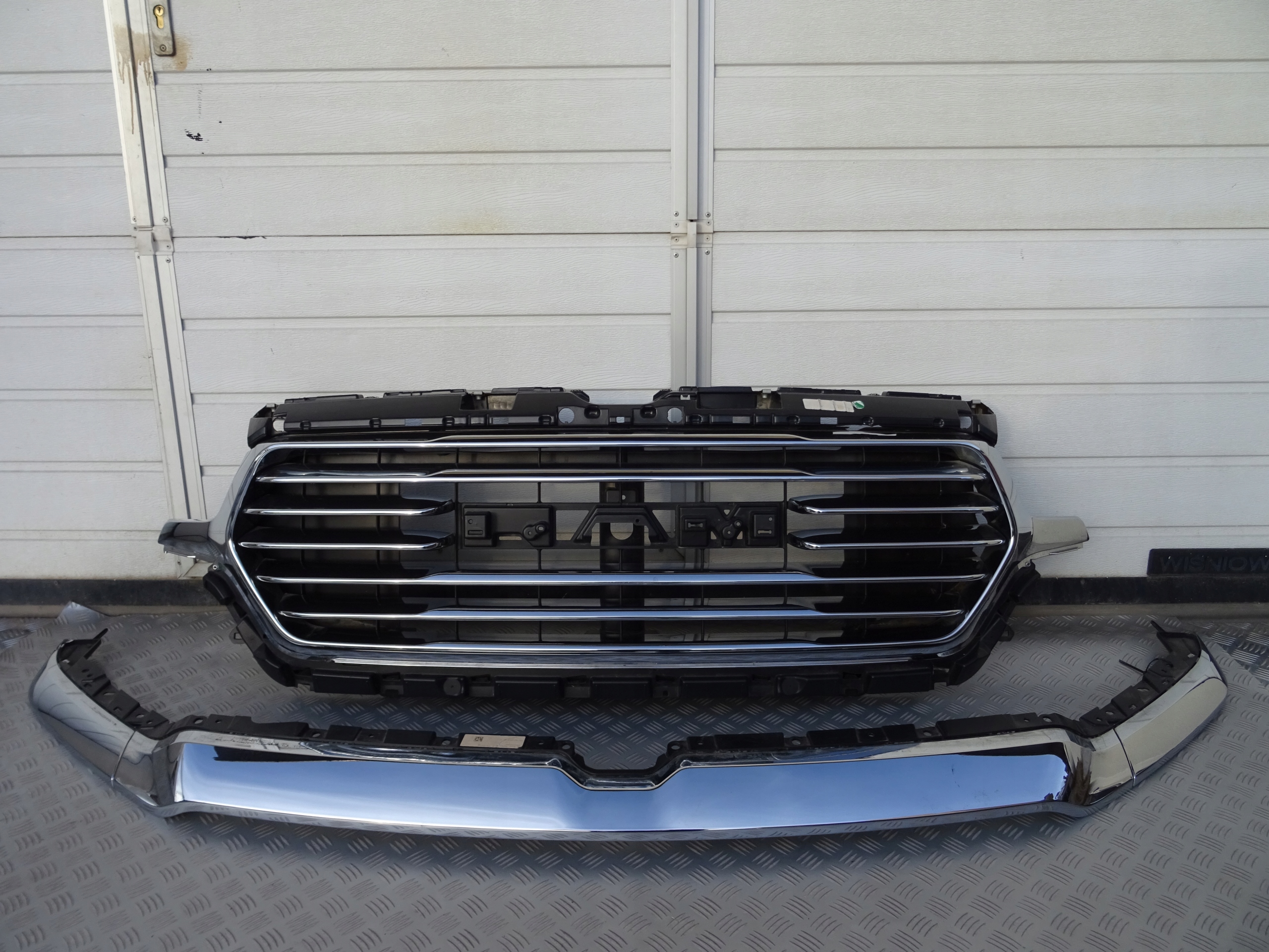 DODGE RAM 1500 V 5 2019 2020 2021 2022- GRILL ATRAPA CHROM LISTWA PRZÓD USA