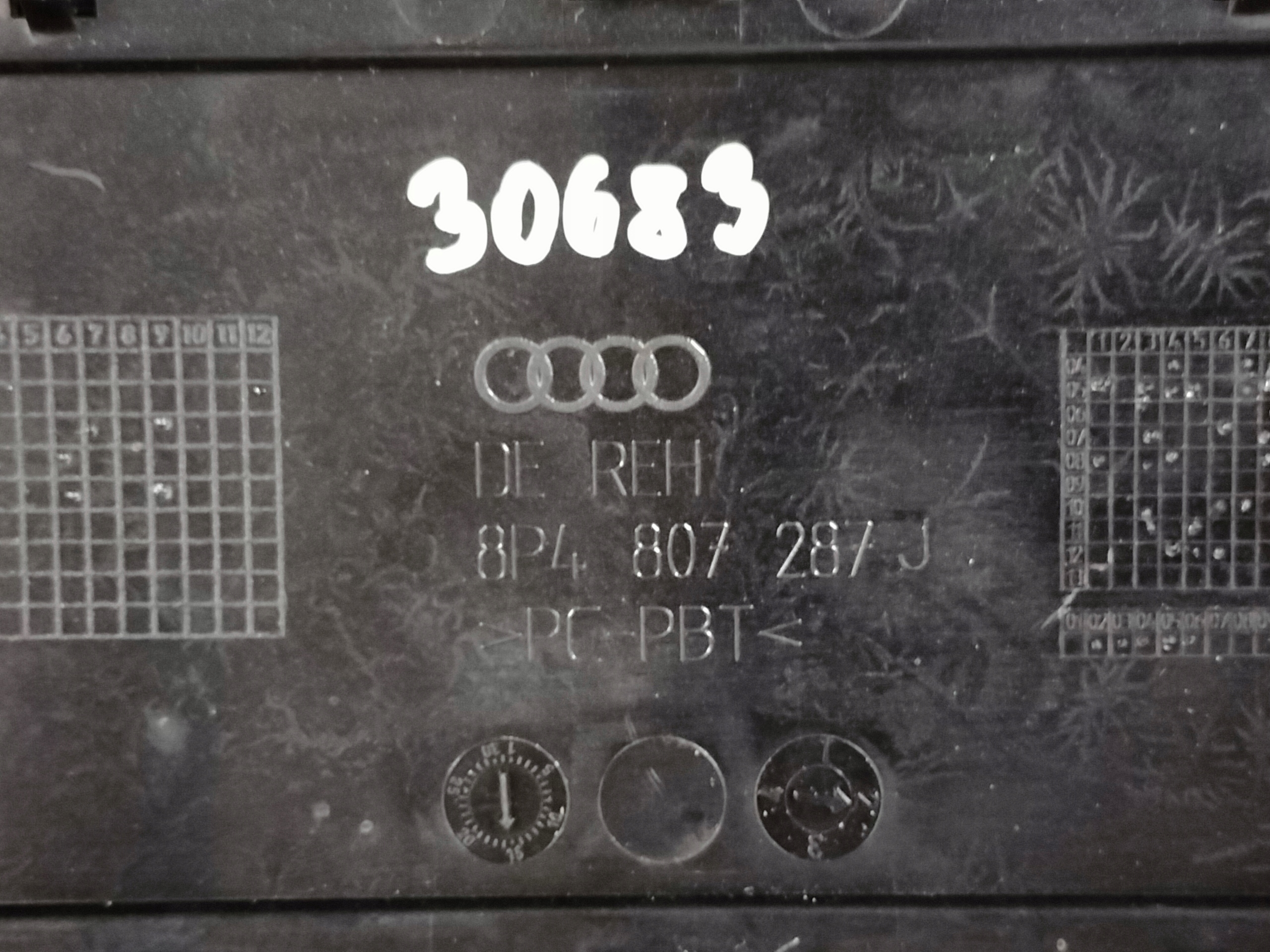 pad below tablice moulding grille front AUDI A3 8P 06-08 QUATTRO USA