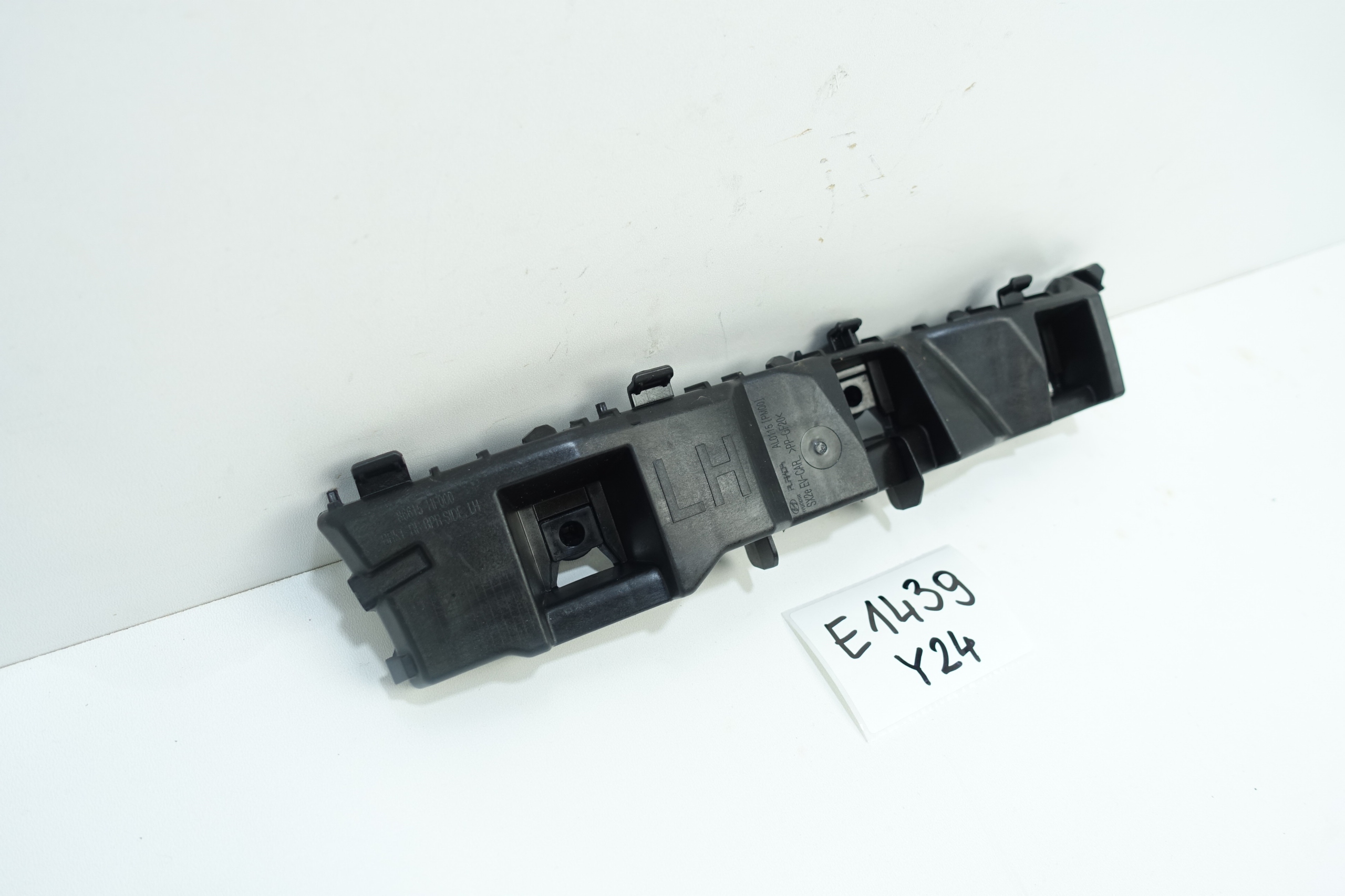 bumper bracket left rear part HYUNDAI KONA II EV 23- 86615-HF000