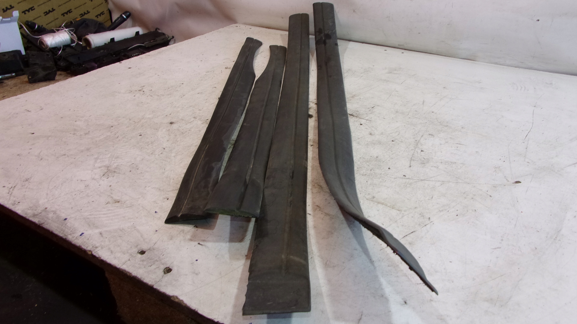 caps mouldings threshold inner PEUGEOT 106