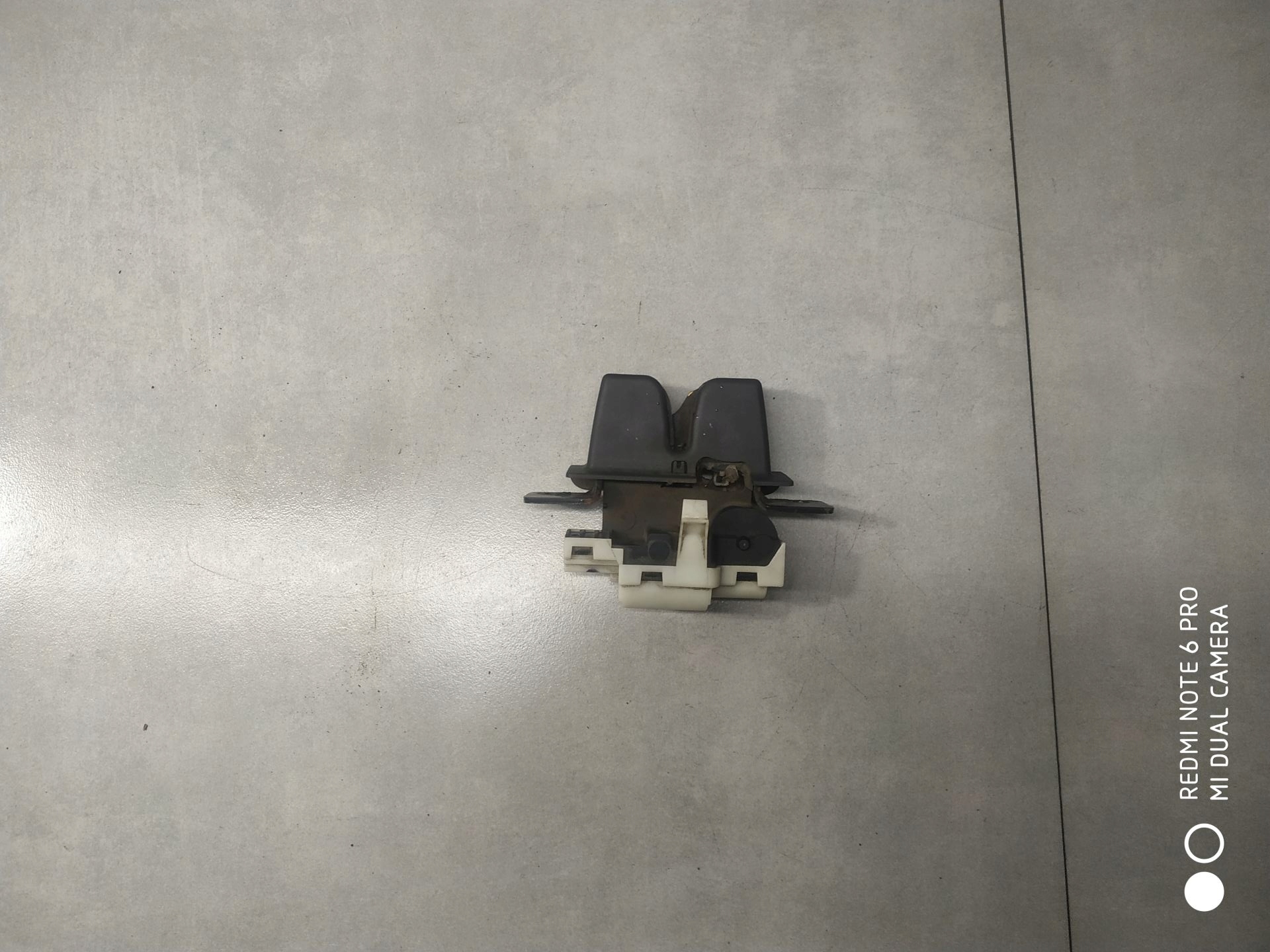 ZAMEK KLAPY BAGAŻNIKA MEGANE II 820000076240 HB