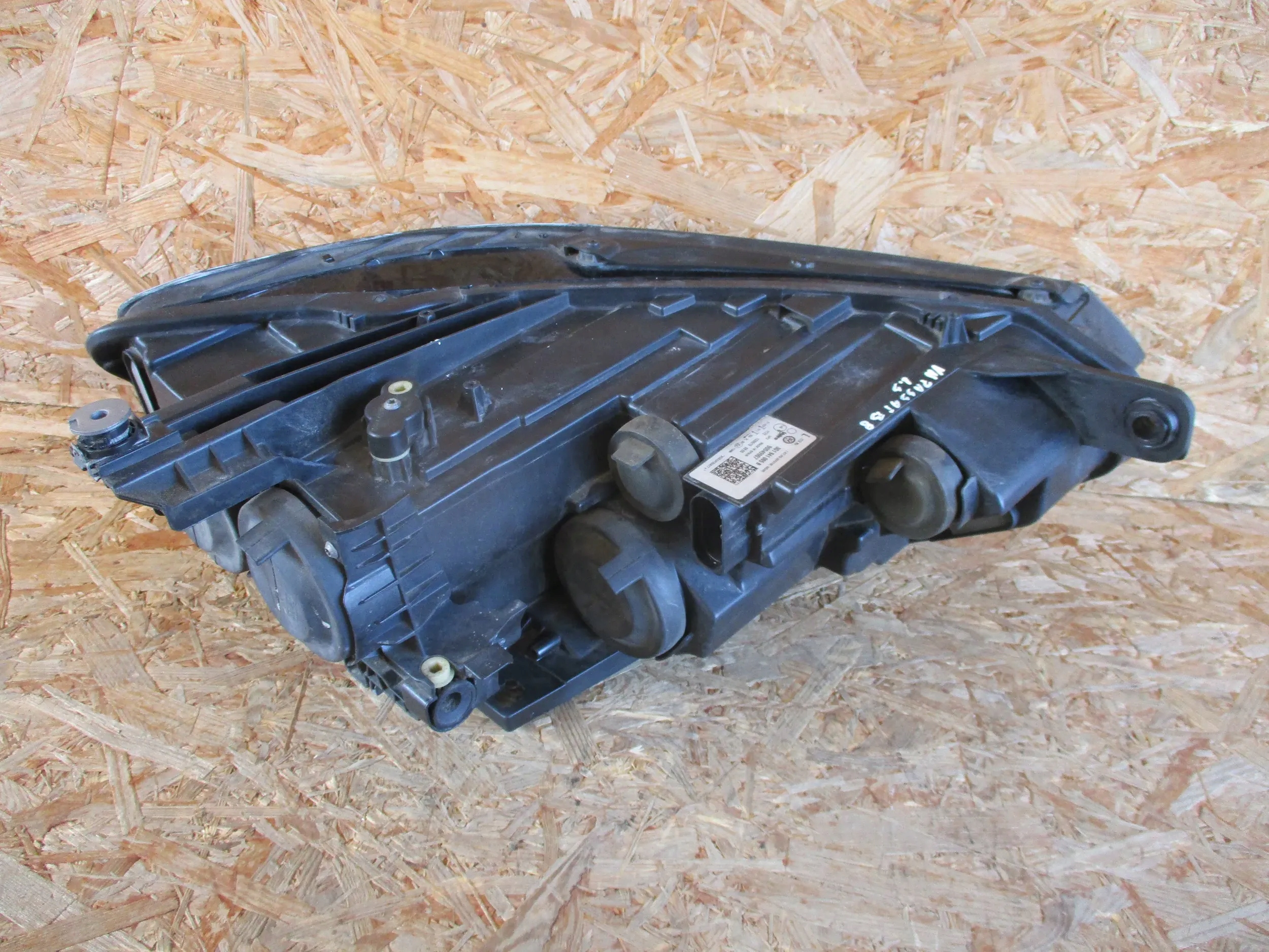 light front front left VW PASSAT B8 ZWYKLA