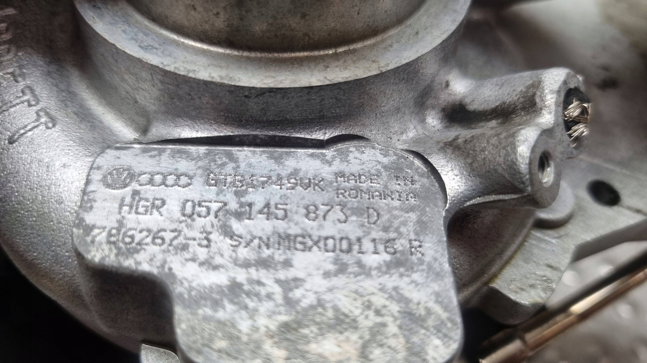 turbo 057145873D CAYENNE e 7L Q7 4L TOUAREG e 7L A8 D4 4.2TDI
